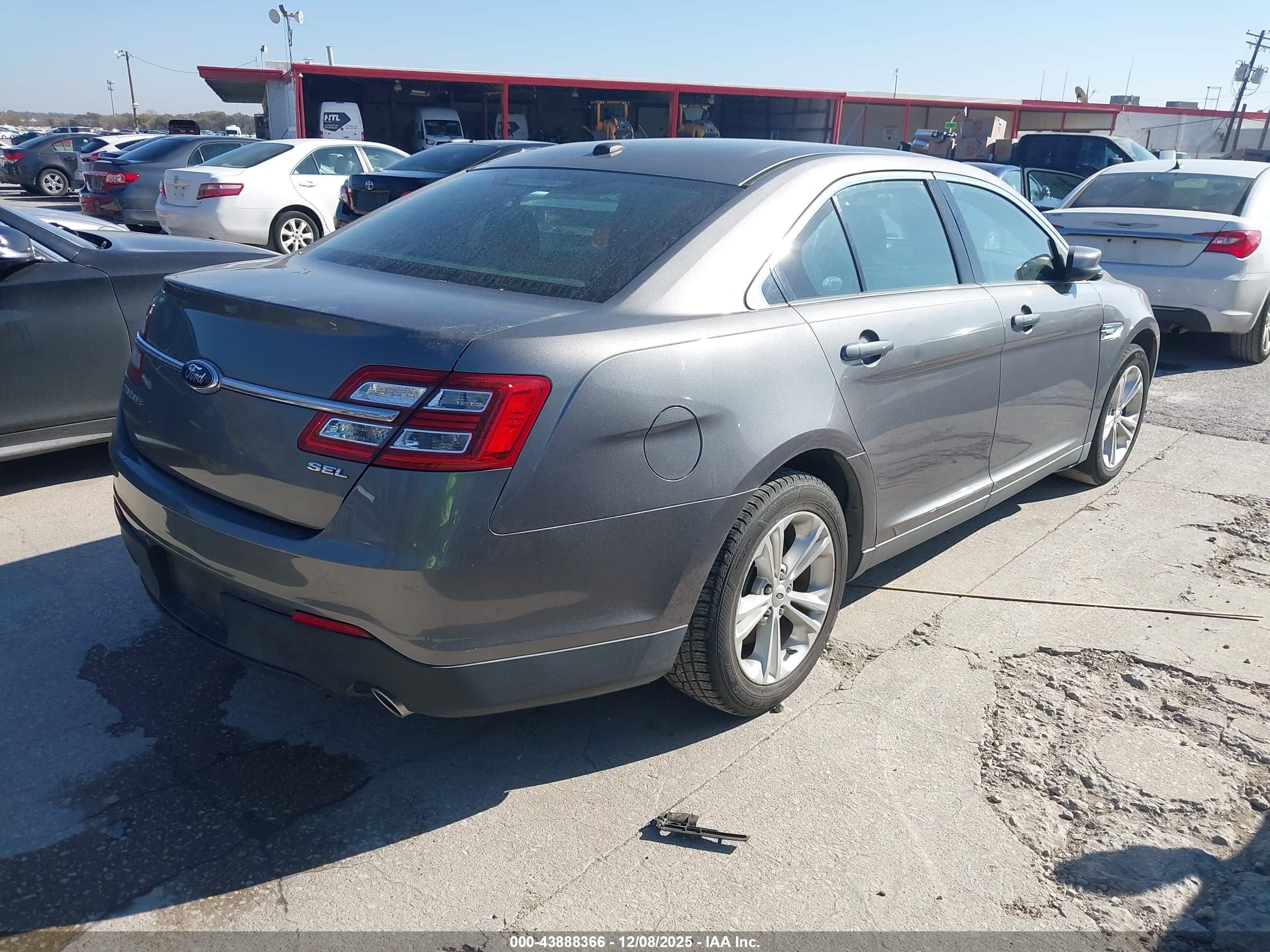 FORD TAURUS image 4