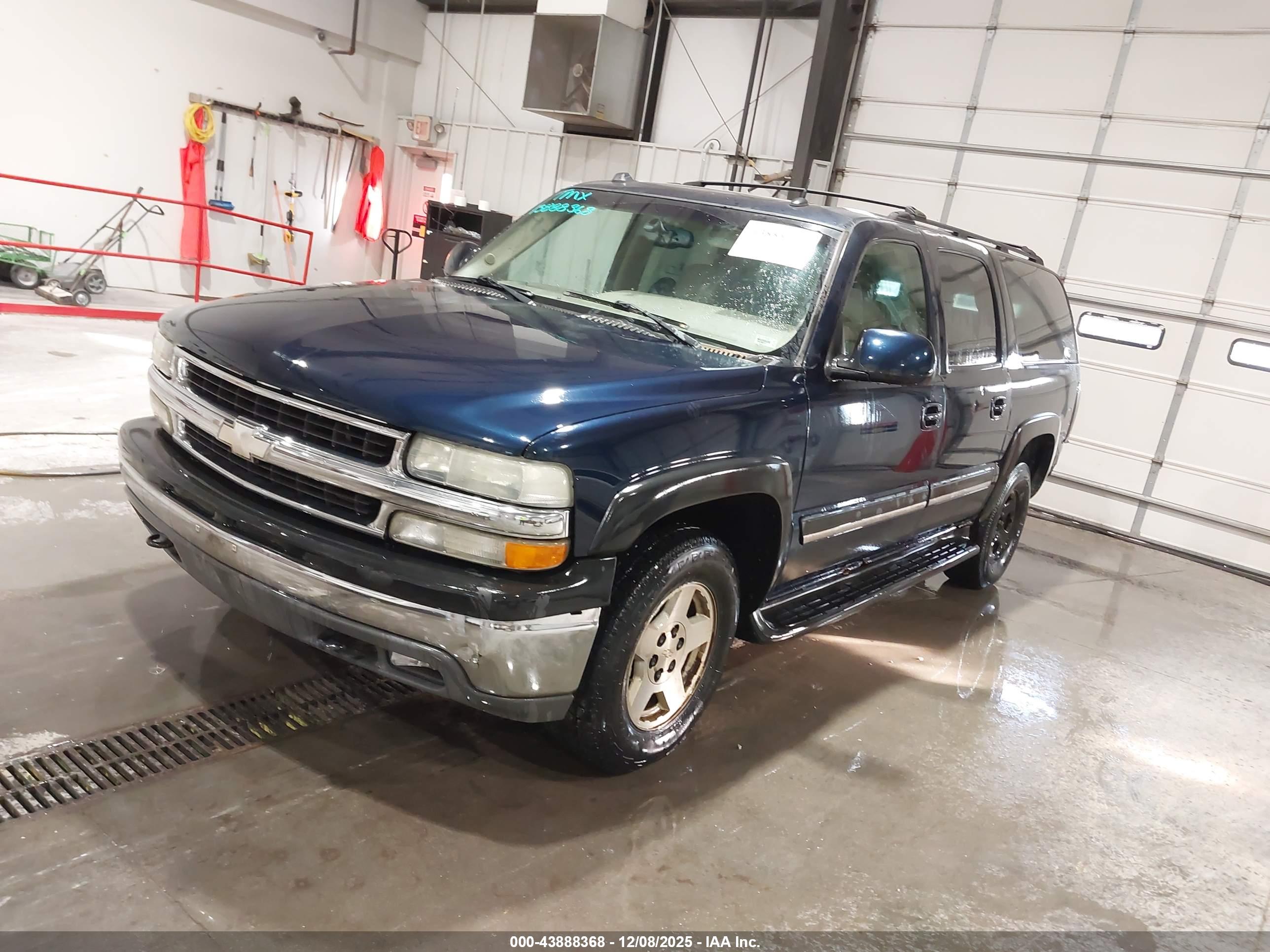 CHEVROLET SUBURBAN image 2