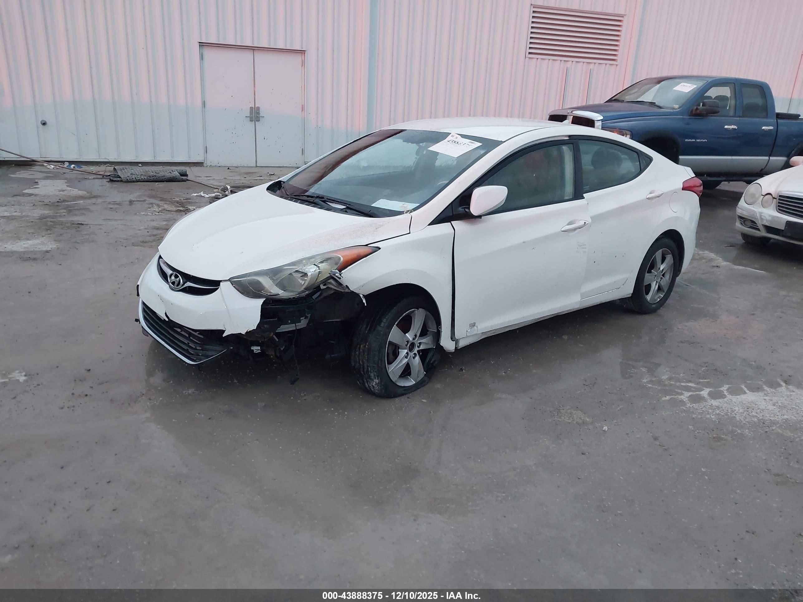 HYUNDAI ELANTRA image 2