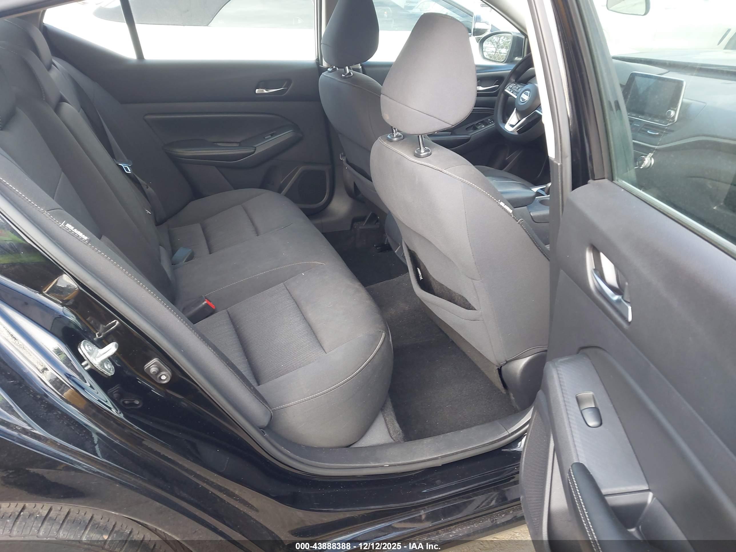 NISSAN ALTIMA image 8