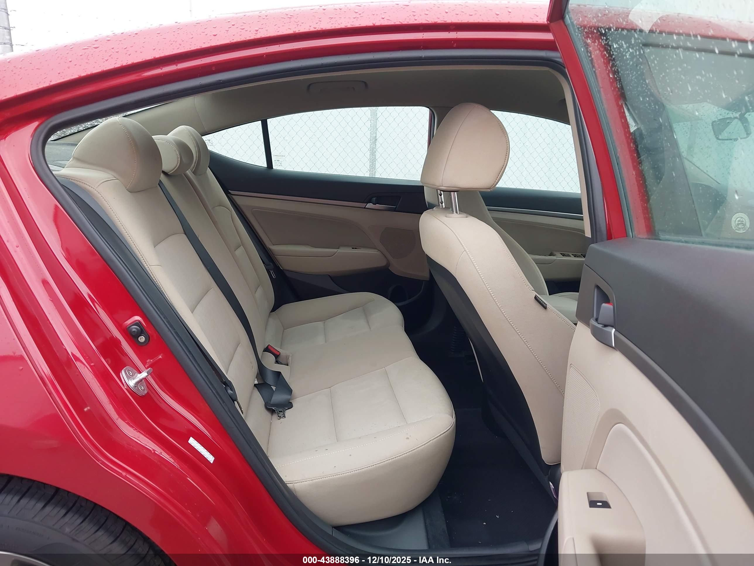 HYUNDAI ELANTRA image 8