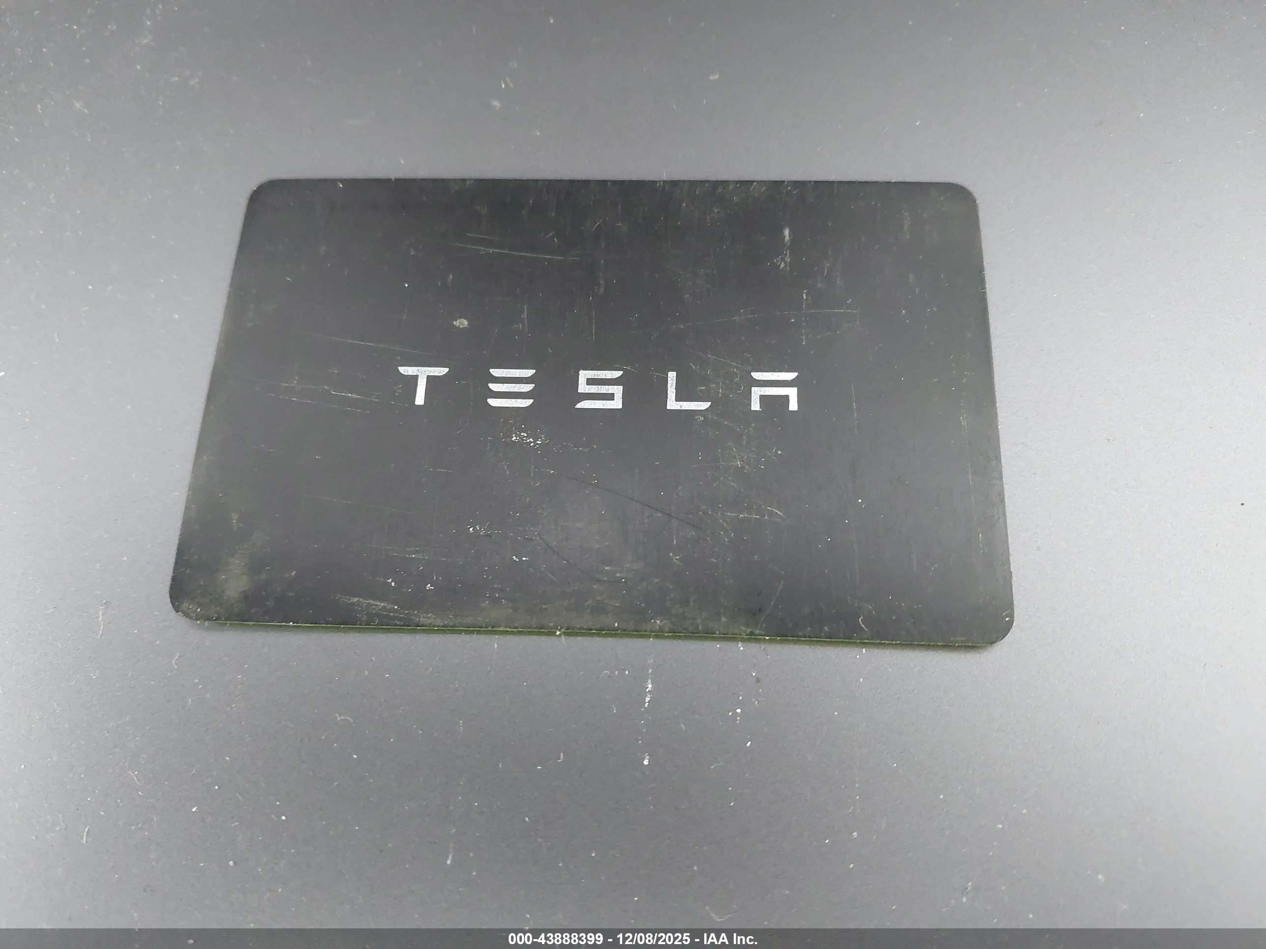 TESLA MODEL image 11