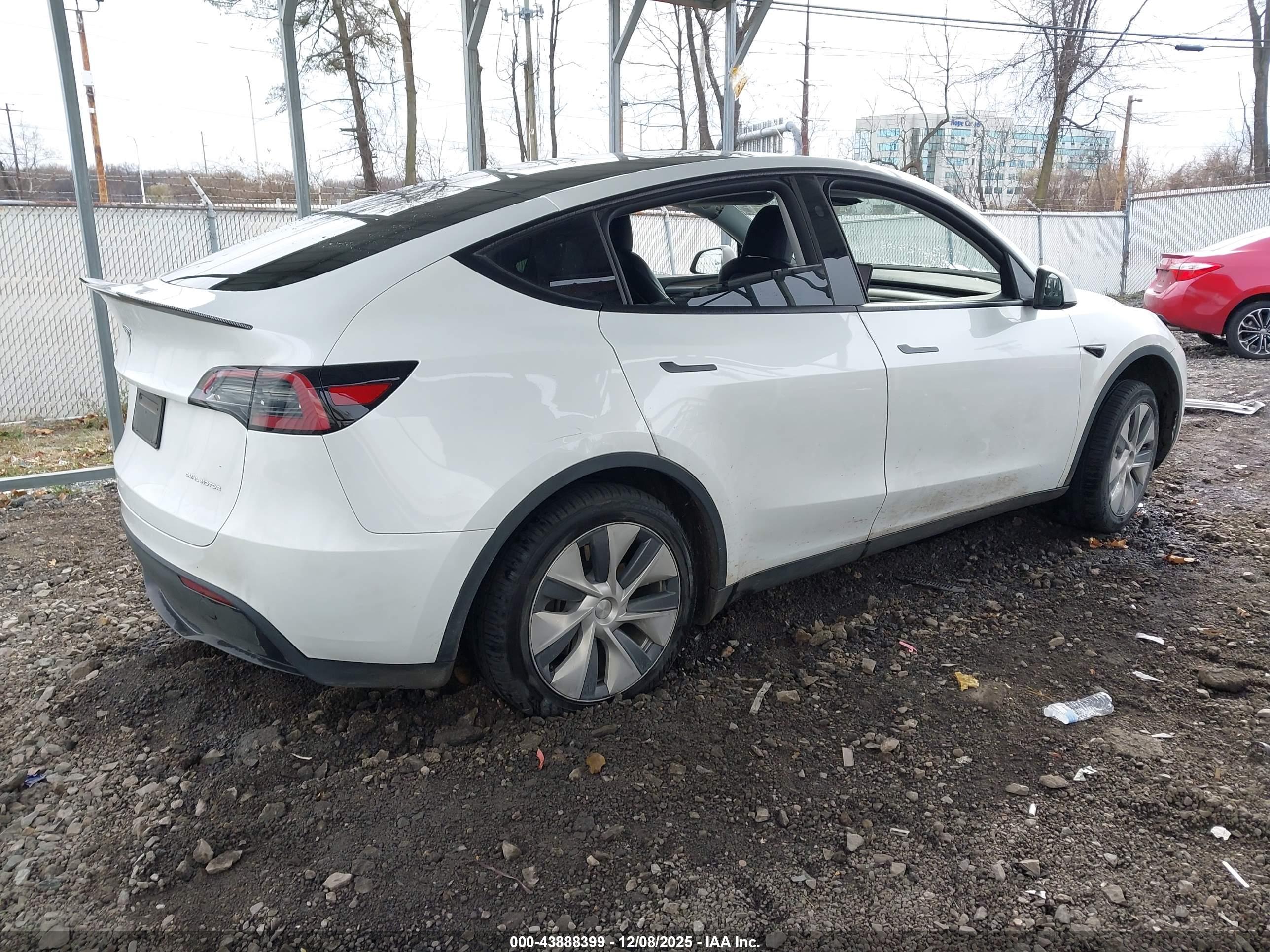 TESLA MODEL image 4