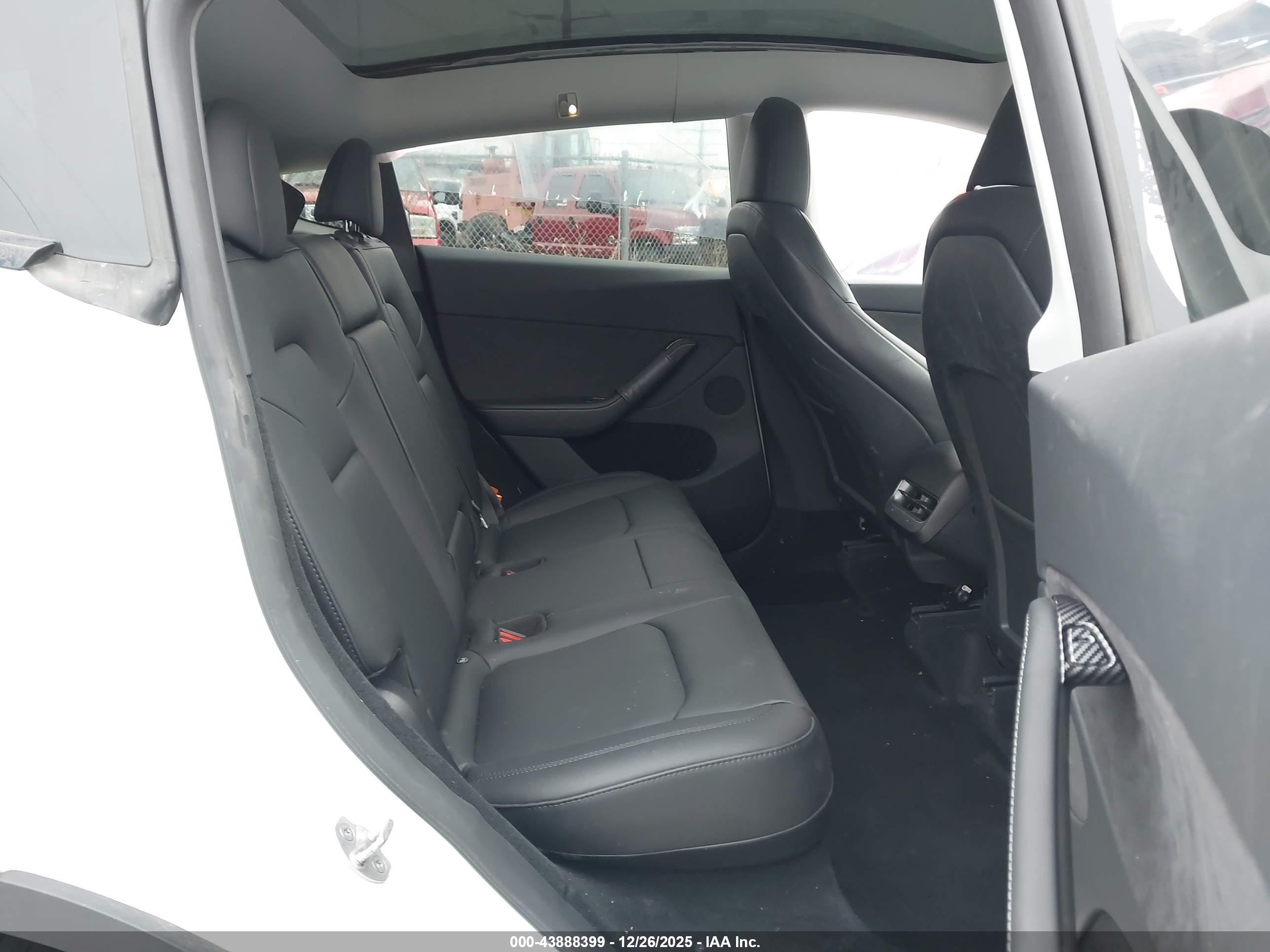 TESLA MODEL image 8