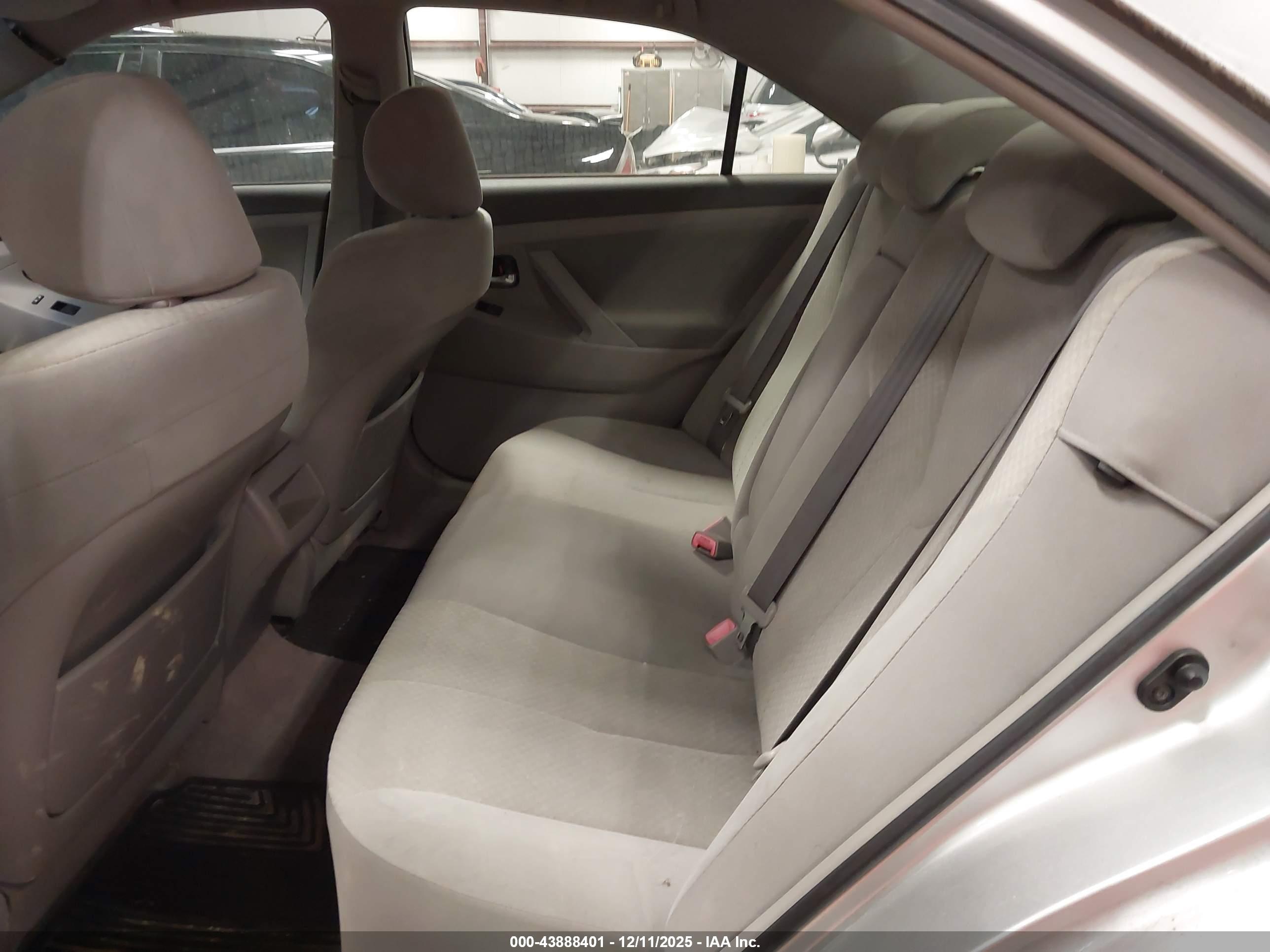 TOYOTA CAMRY image 8