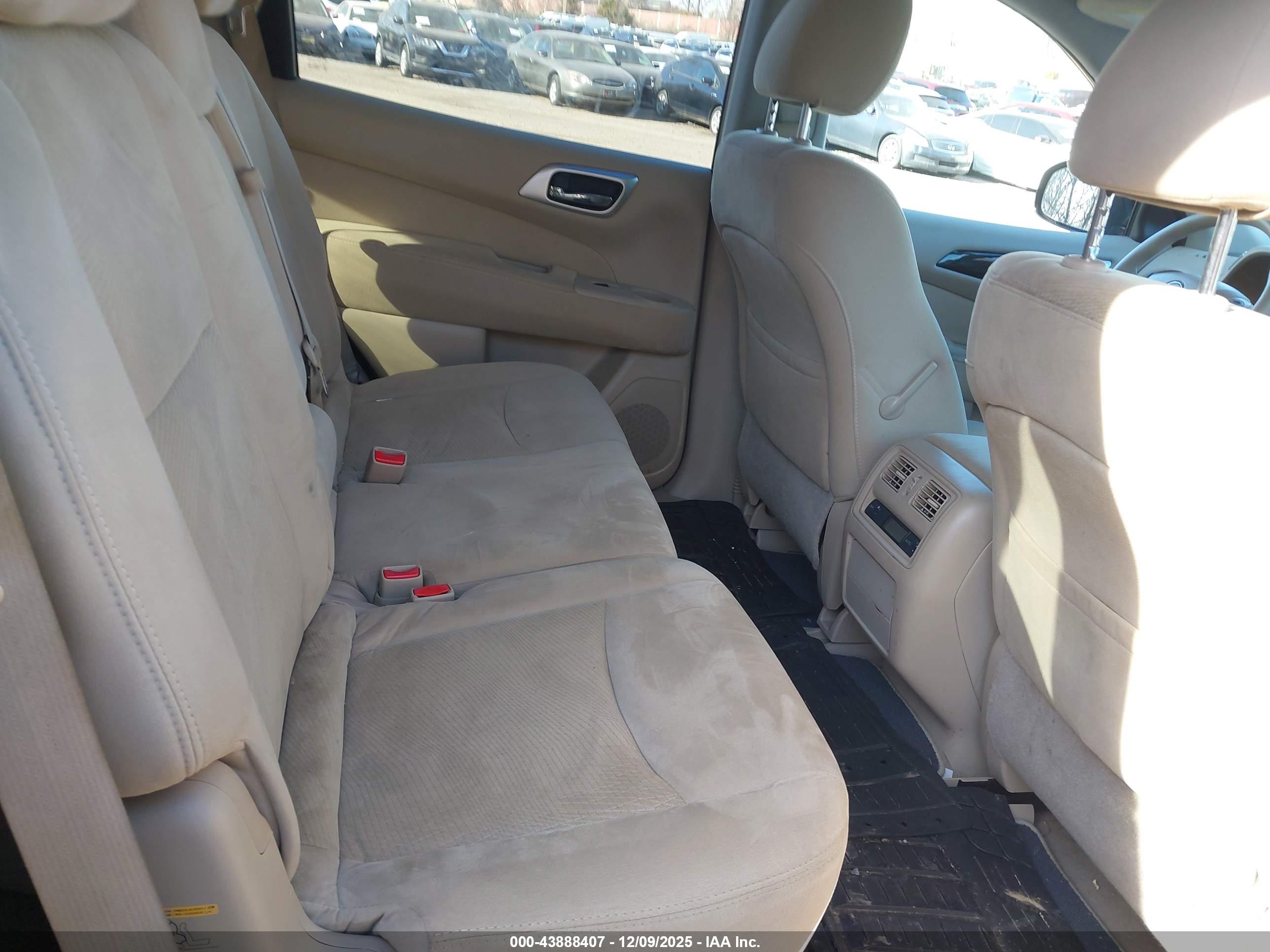 NISSAN PATHFINDER image 8