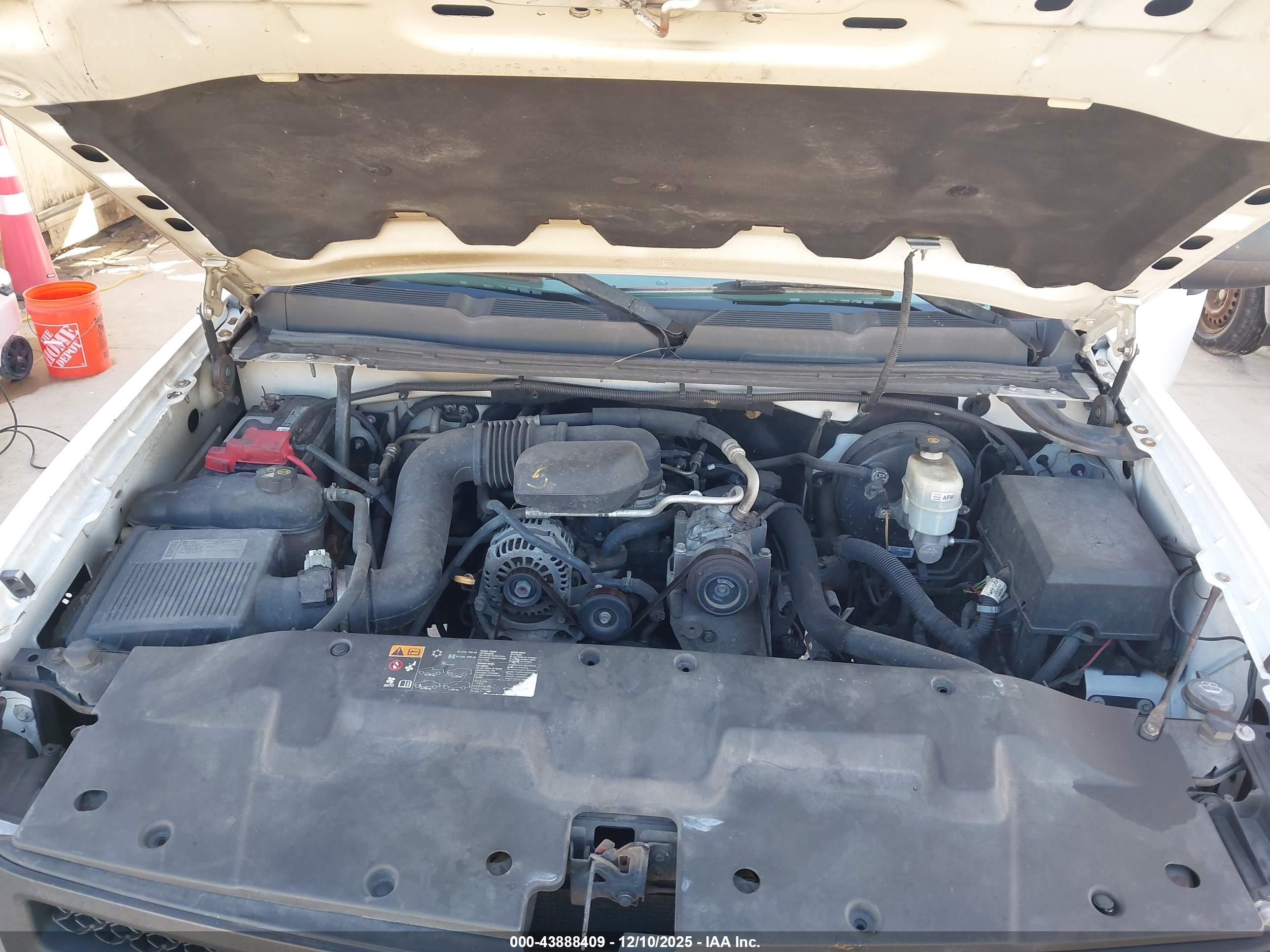 CHEVROLET SILVERADO image 10