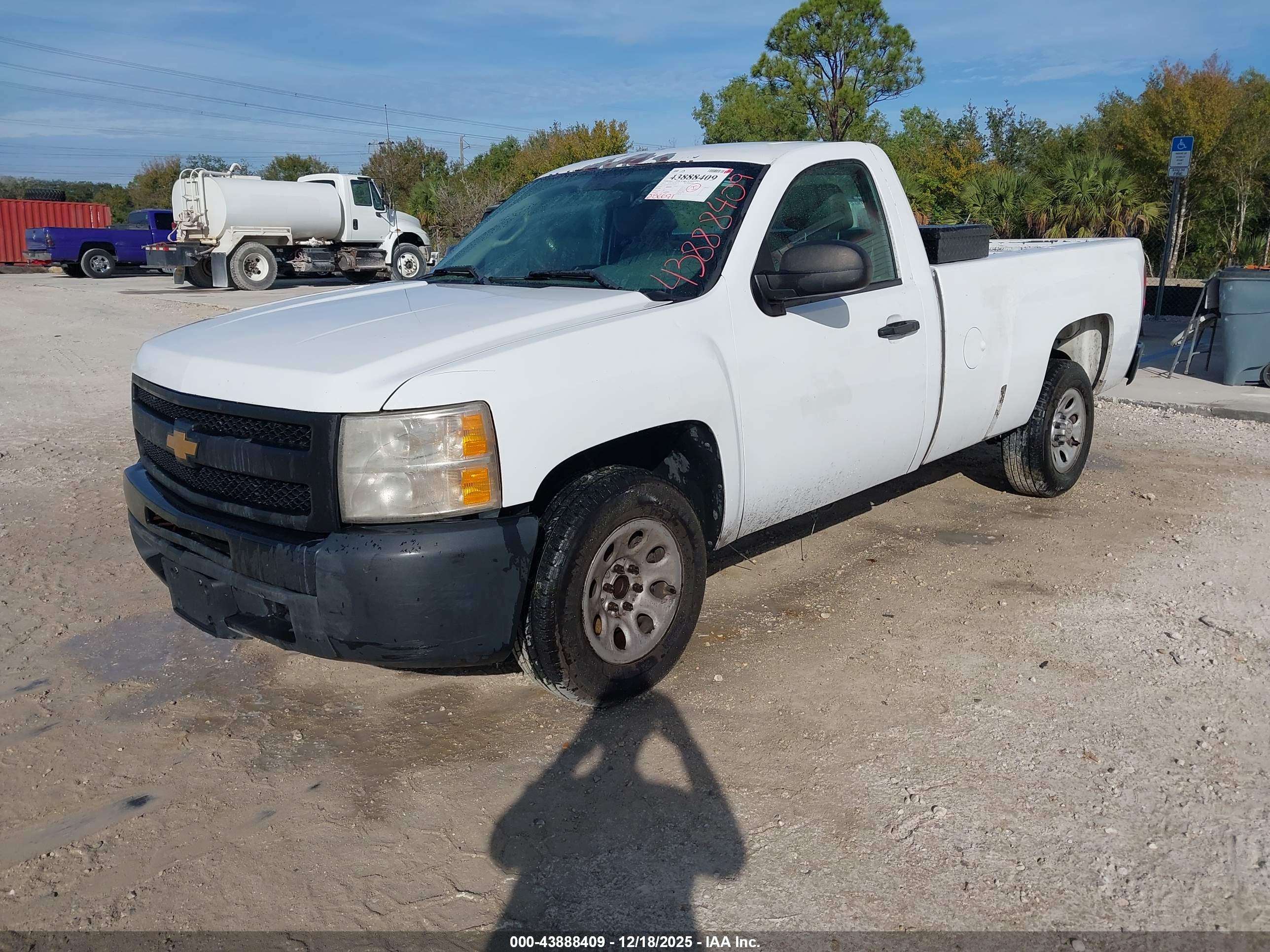 CHEVROLET SILVERADO image 2