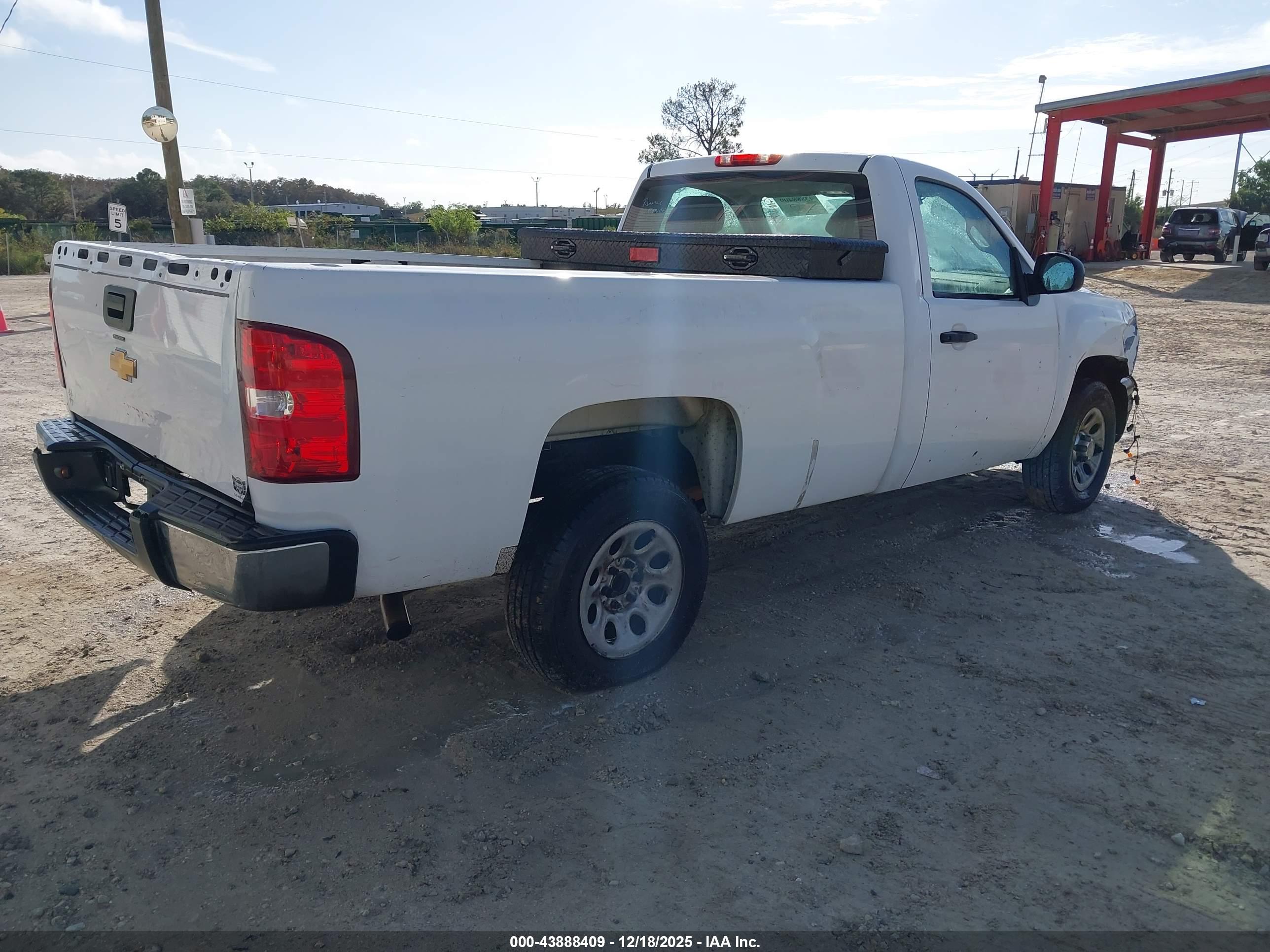 CHEVROLET SILVERADO image 4