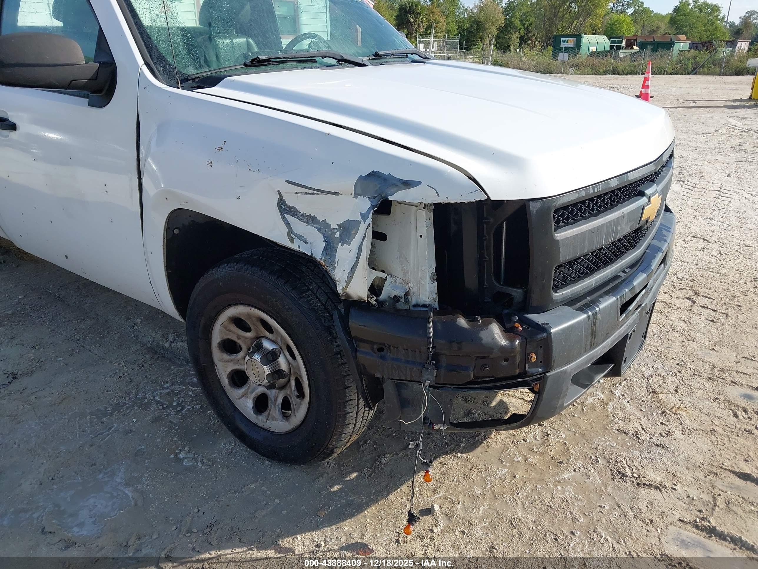 CHEVROLET SILVERADO image 6