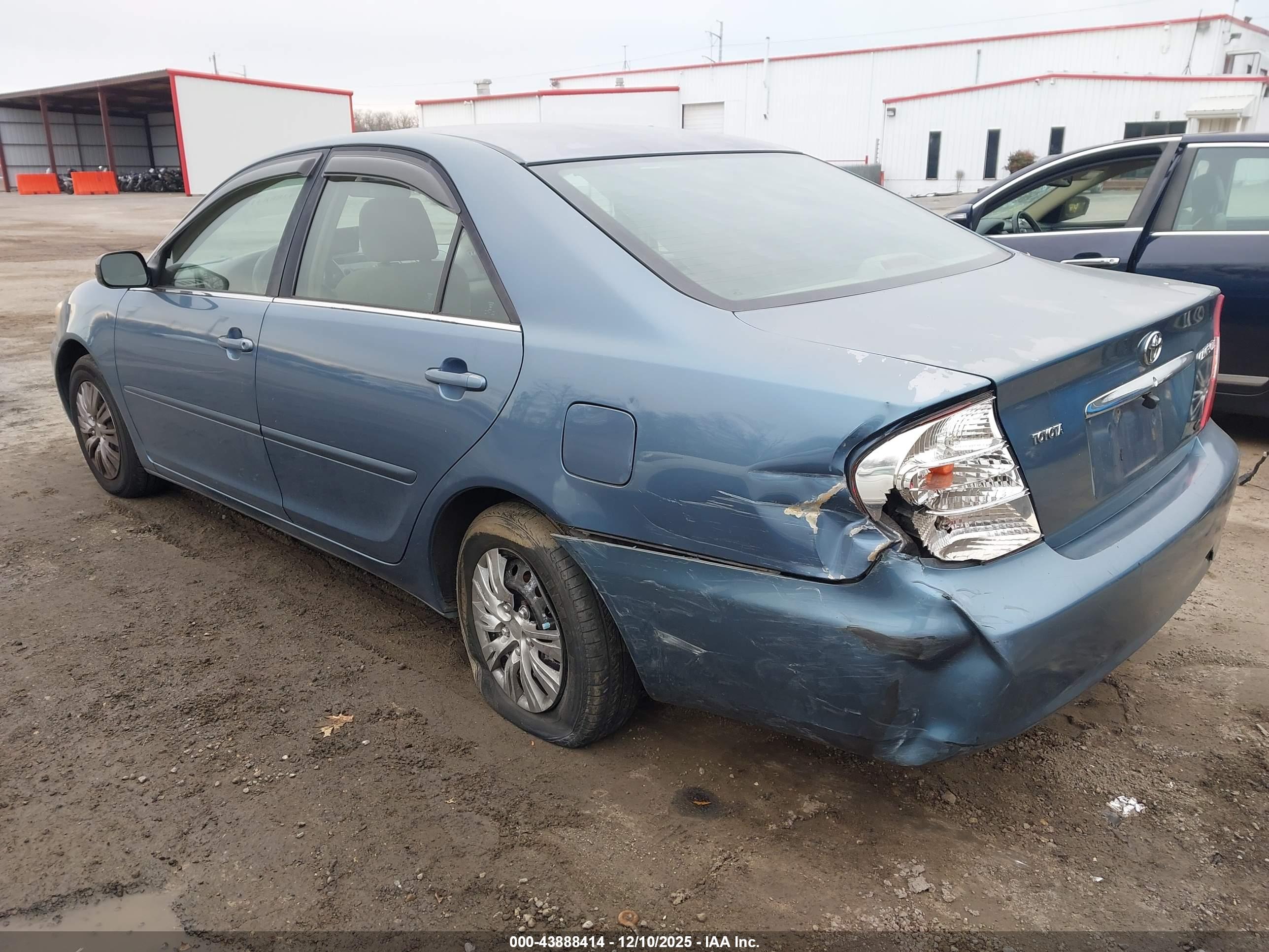 TOYOTA CAMRY image 3