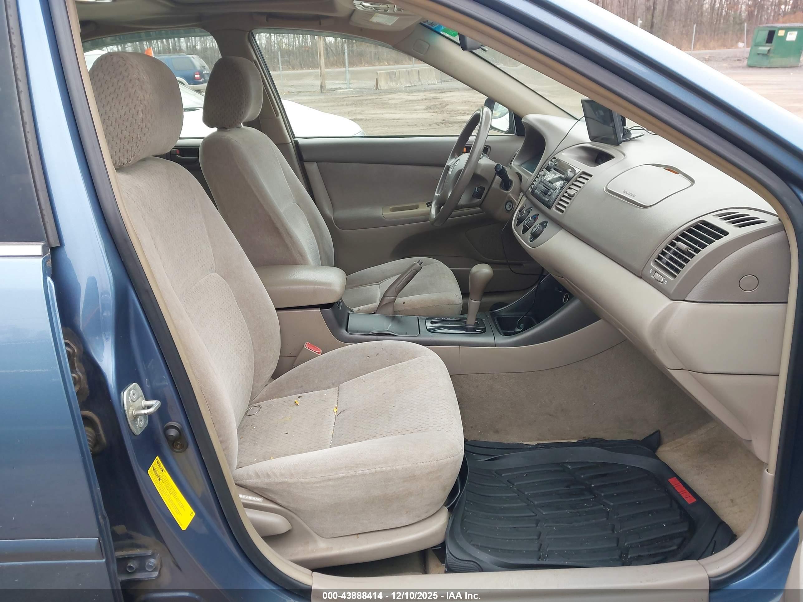 TOYOTA CAMRY image 5