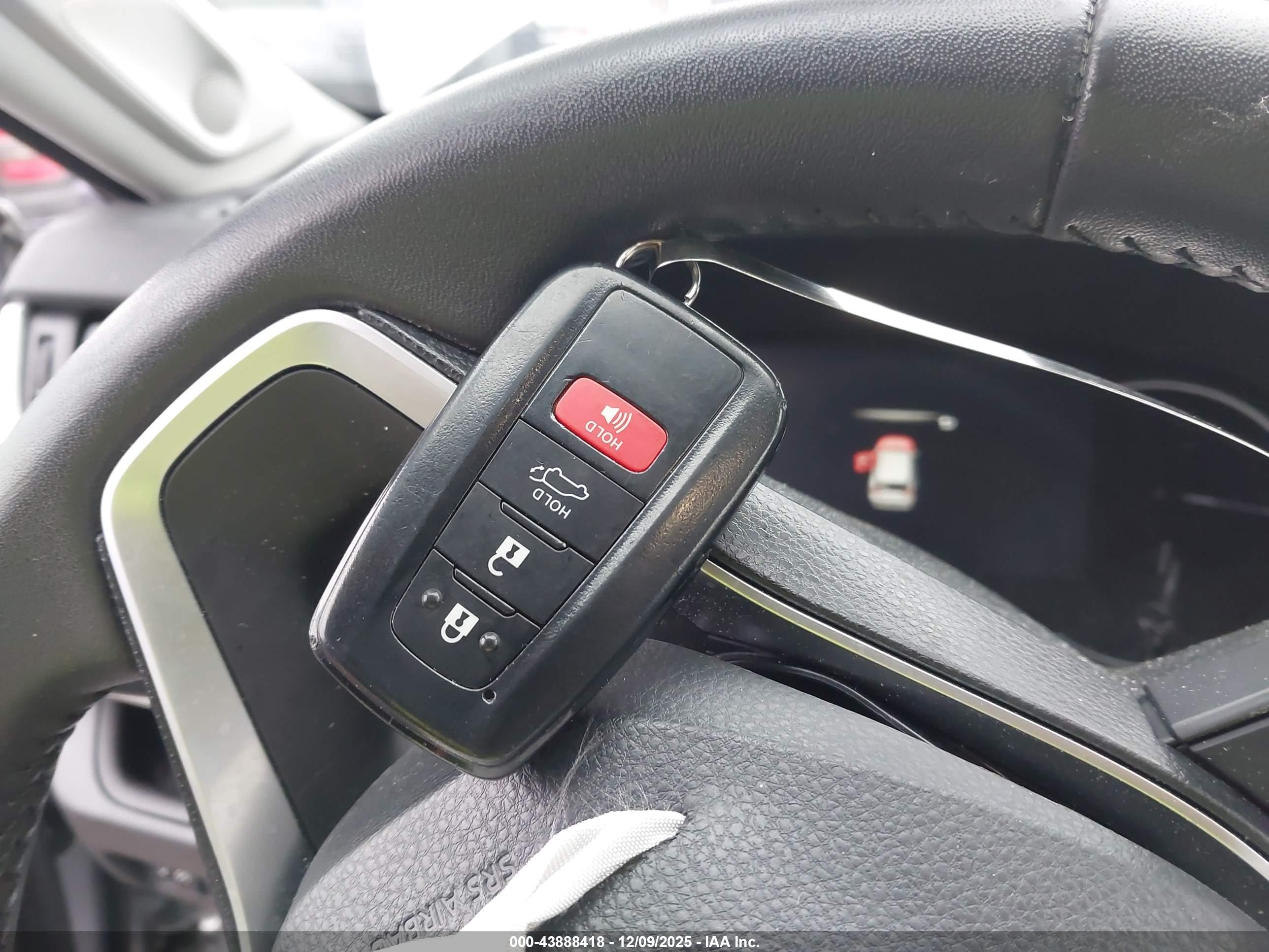 TOYOTA RAV4 image 11