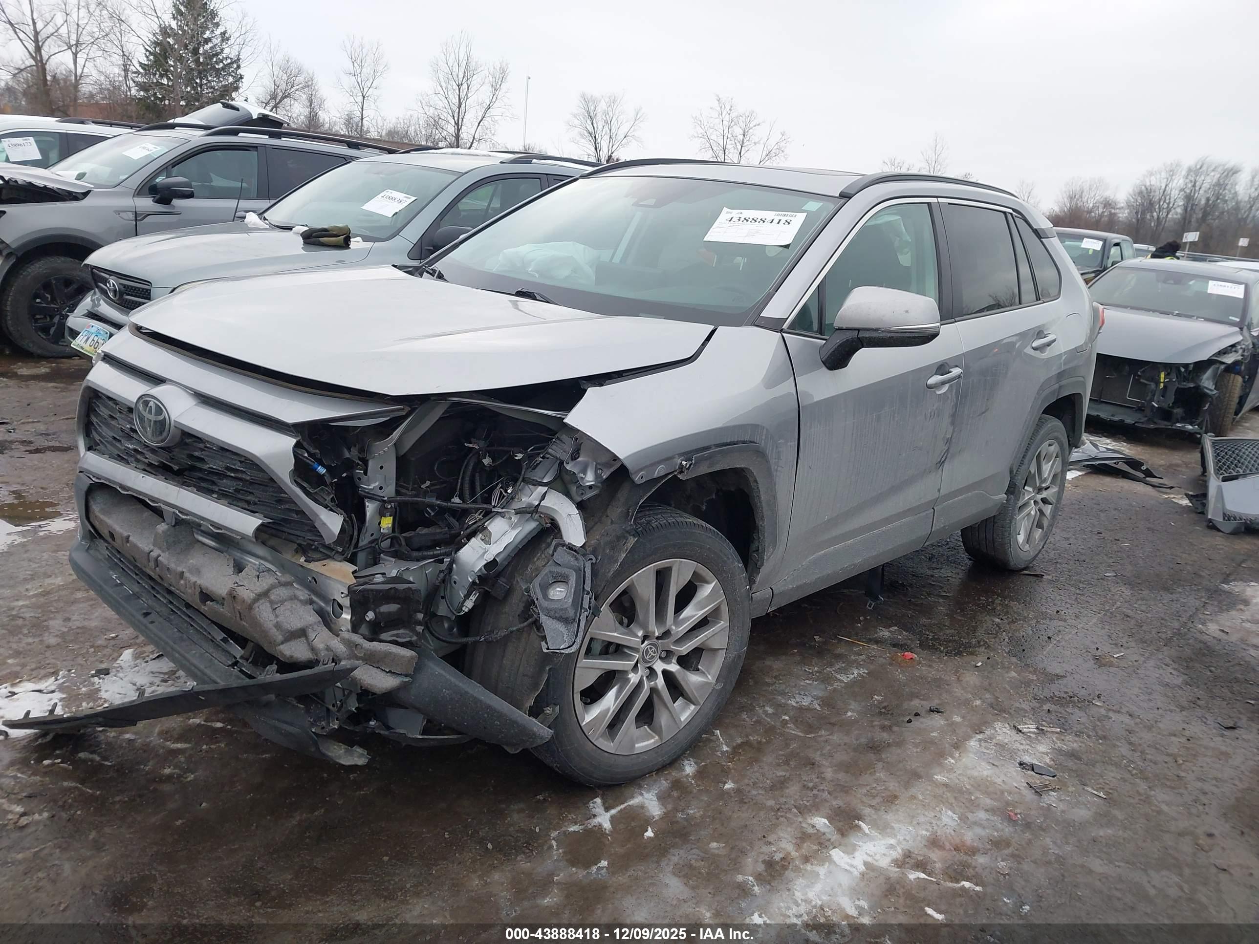 TOYOTA RAV4 image 2