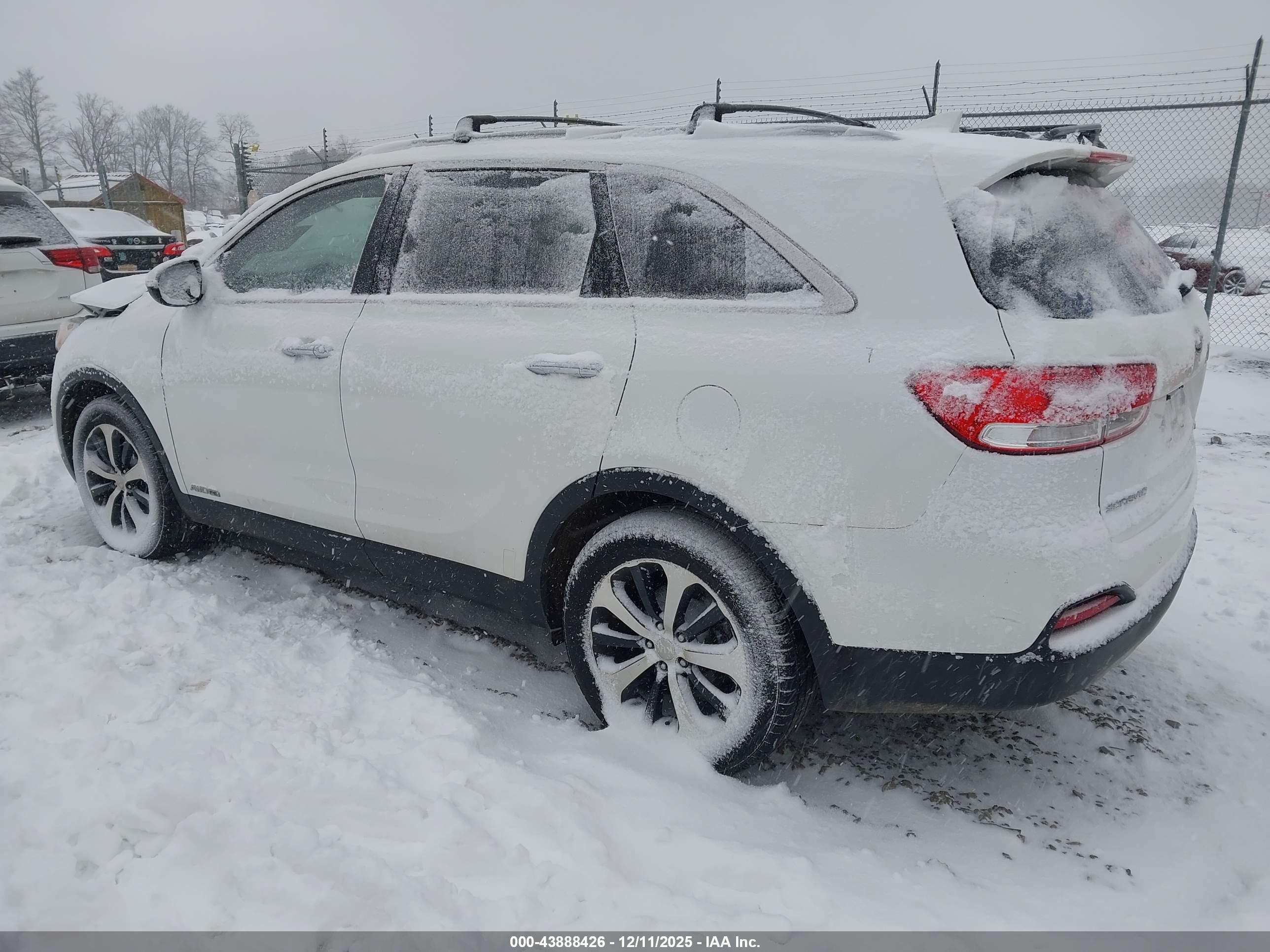 KIA SORENTO image 3