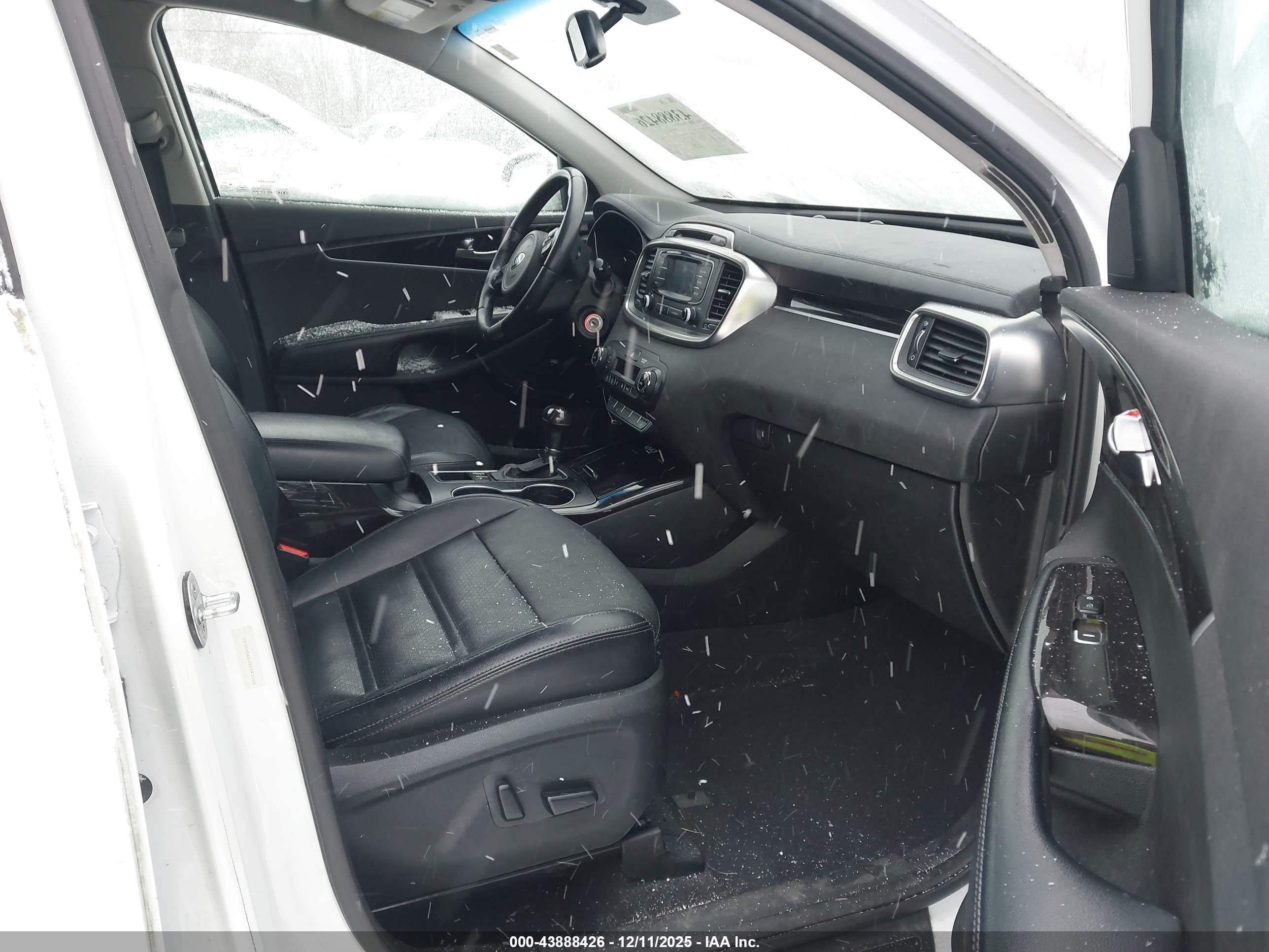 KIA SORENTO image 5