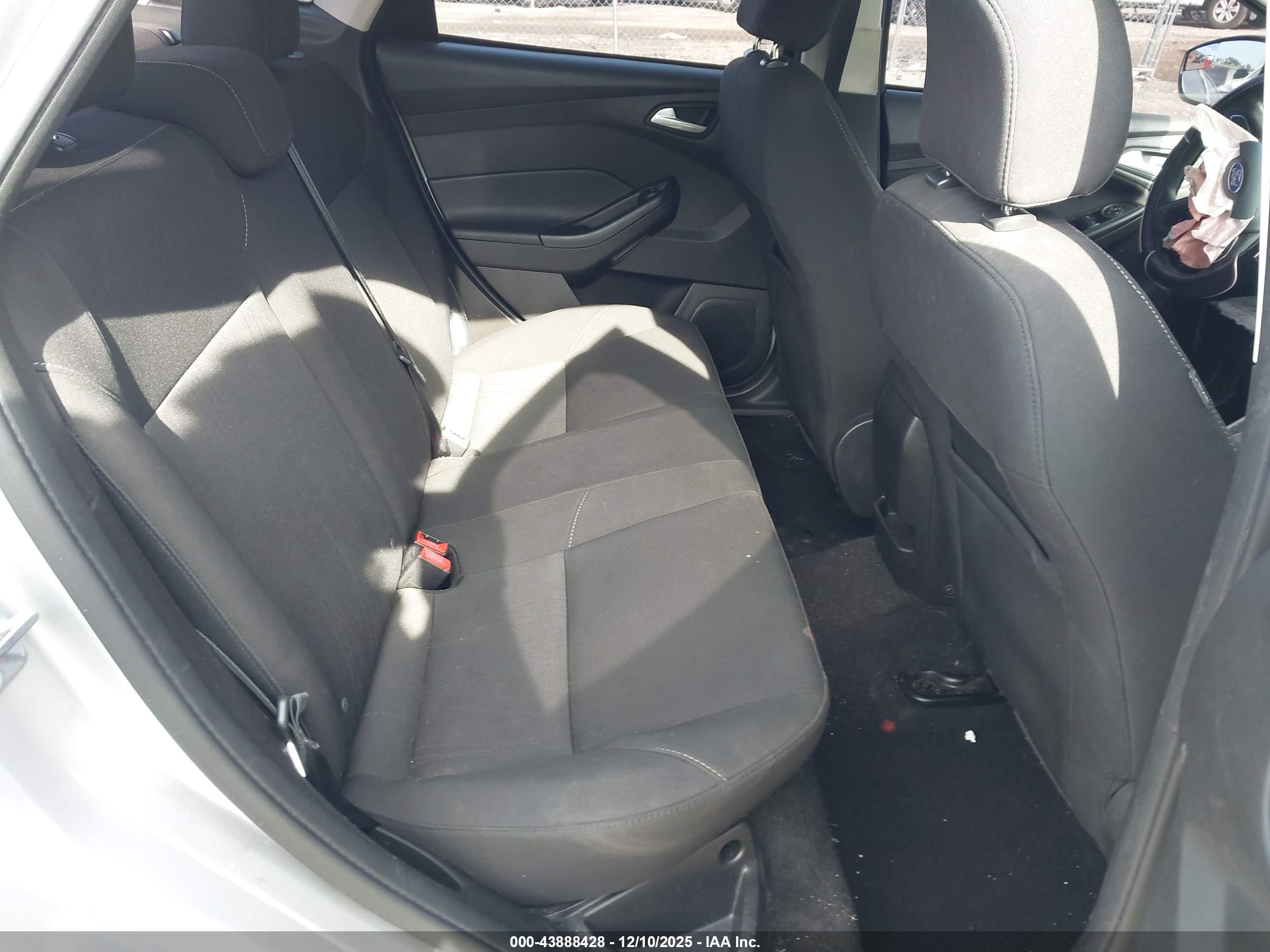 FORD FOCUS image 8