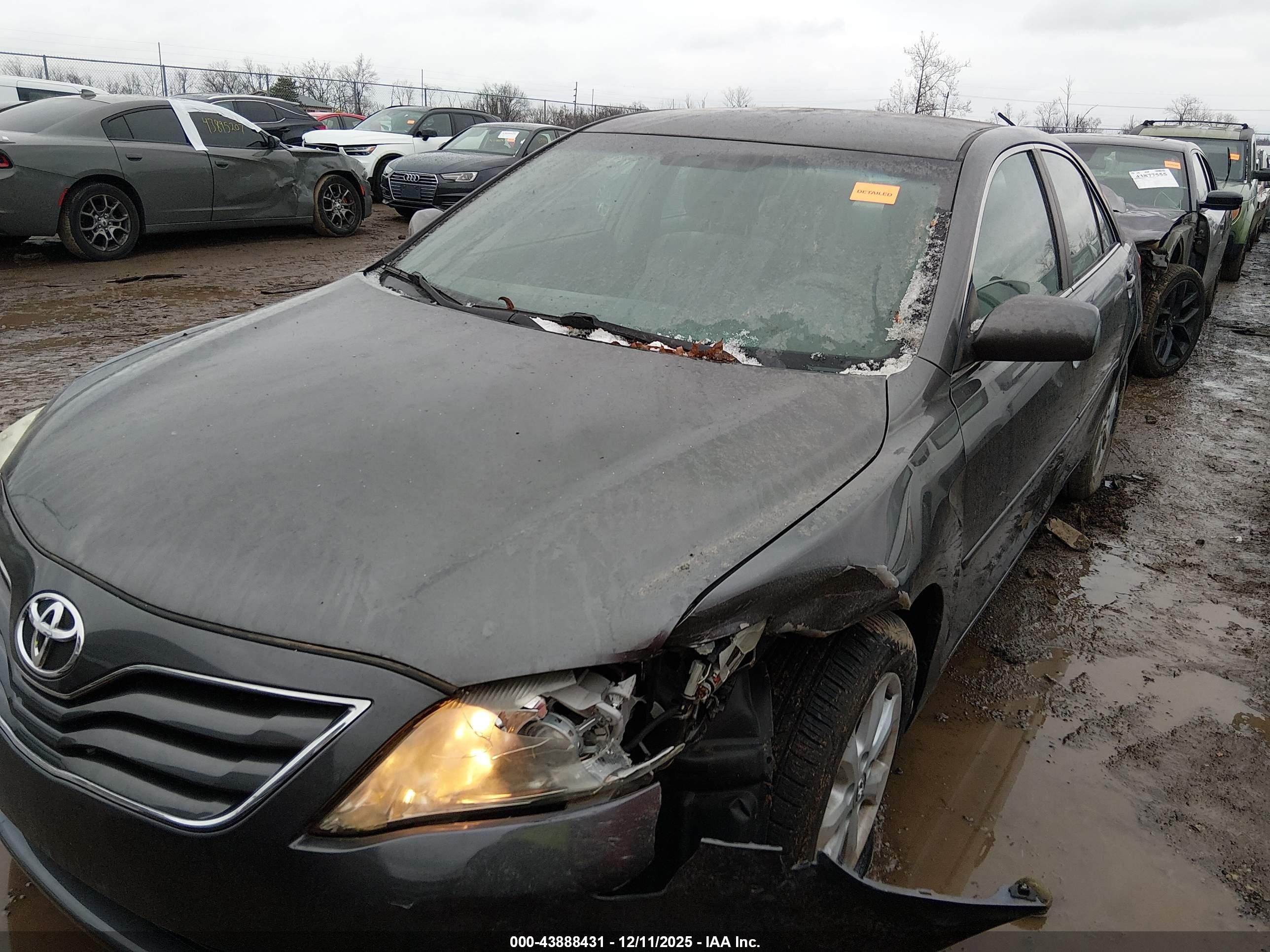TOYOTA CAMRY image 2