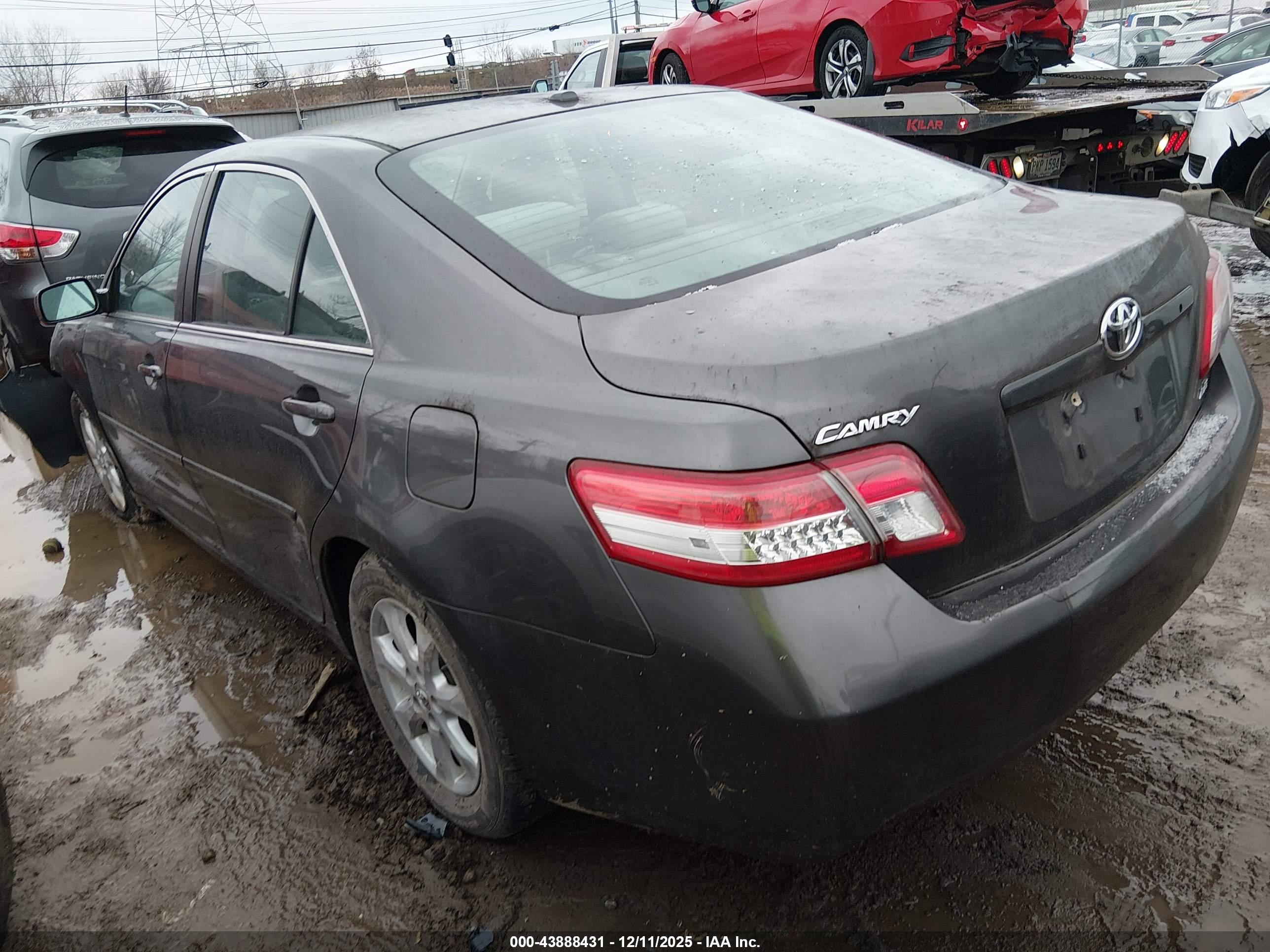 TOYOTA CAMRY image 3