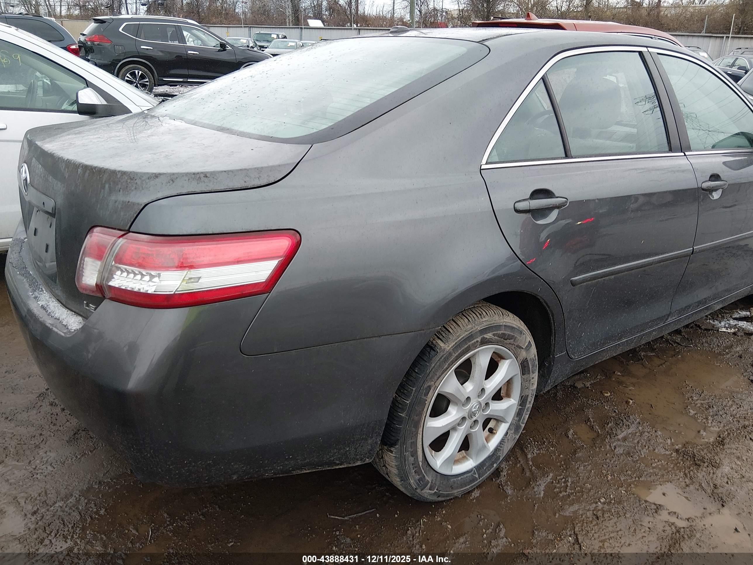 TOYOTA CAMRY image 4