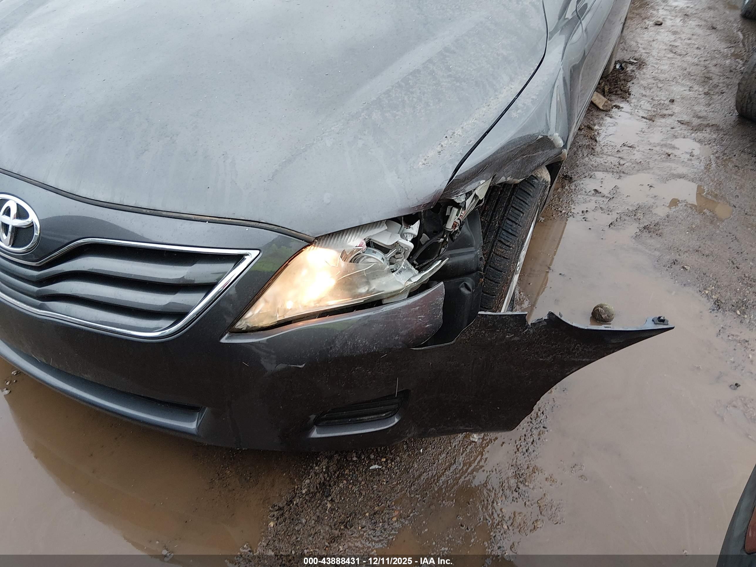 TOYOTA CAMRY image 6