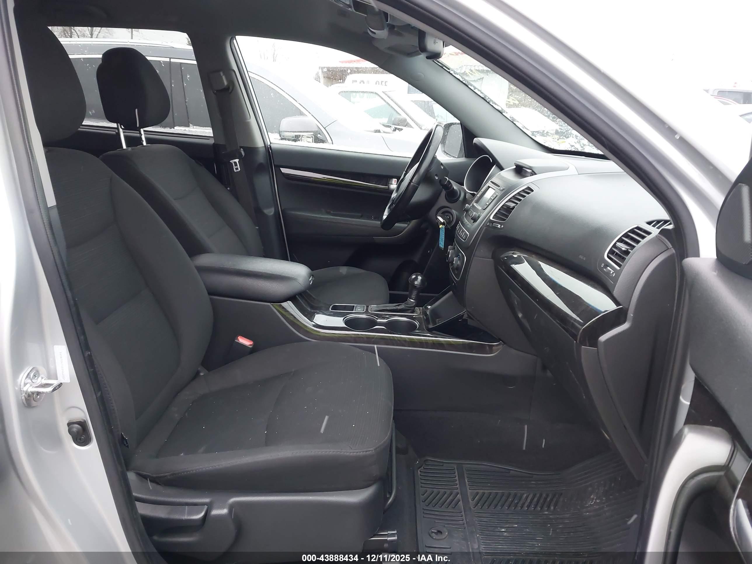 KIA SORENTO image 5