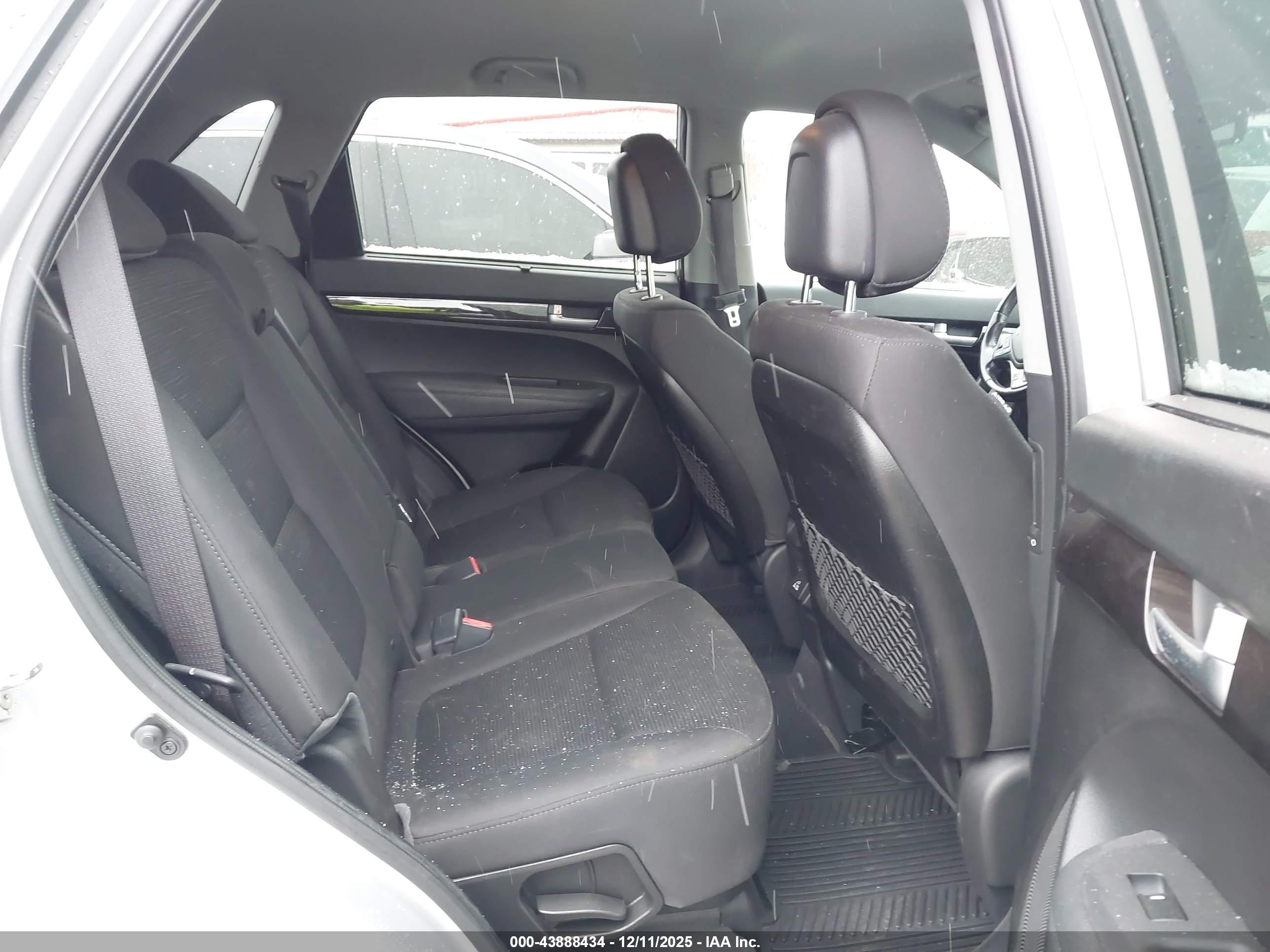 KIA SORENTO image 8