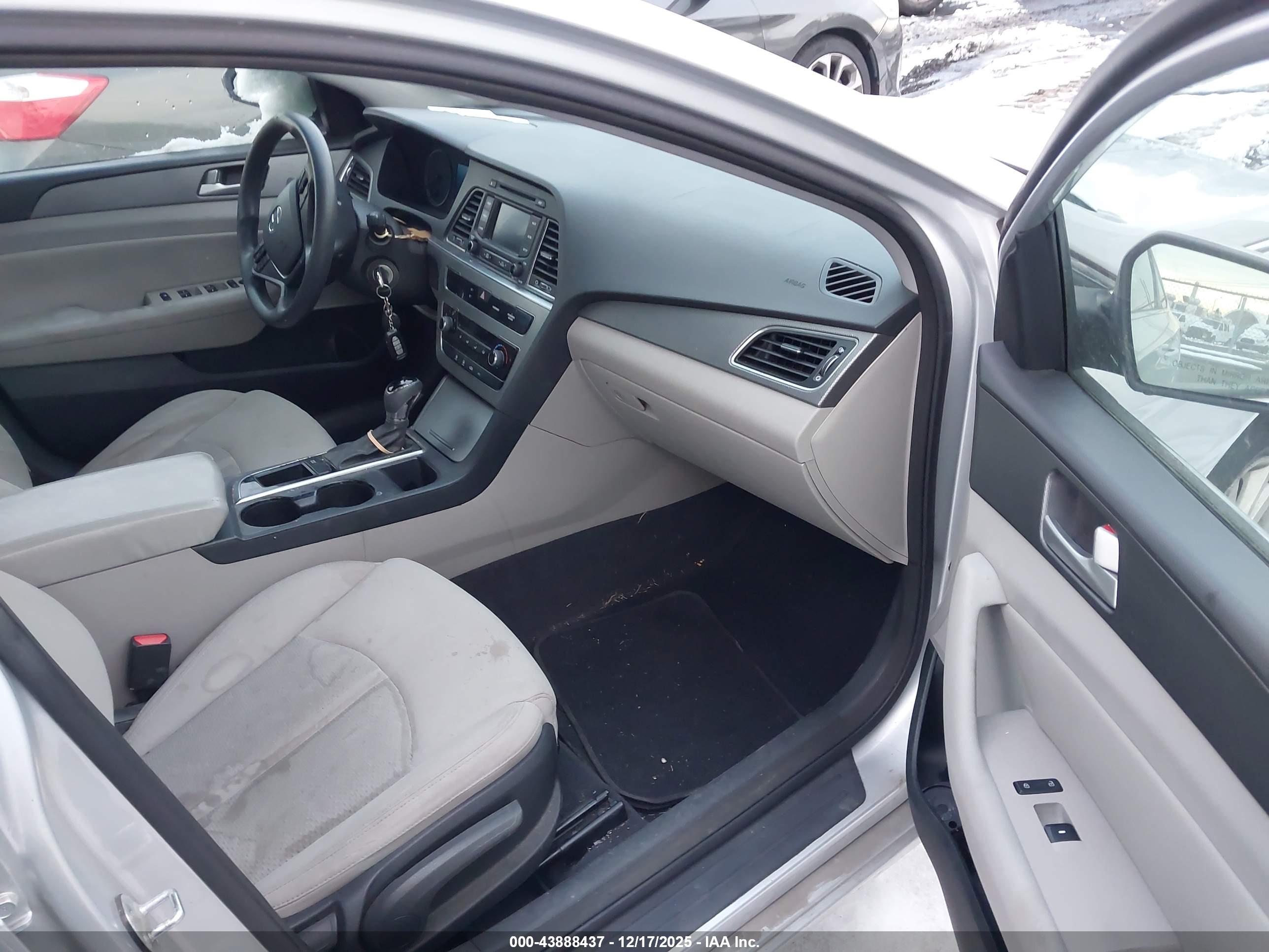 HYUNDAI SONATA image 5