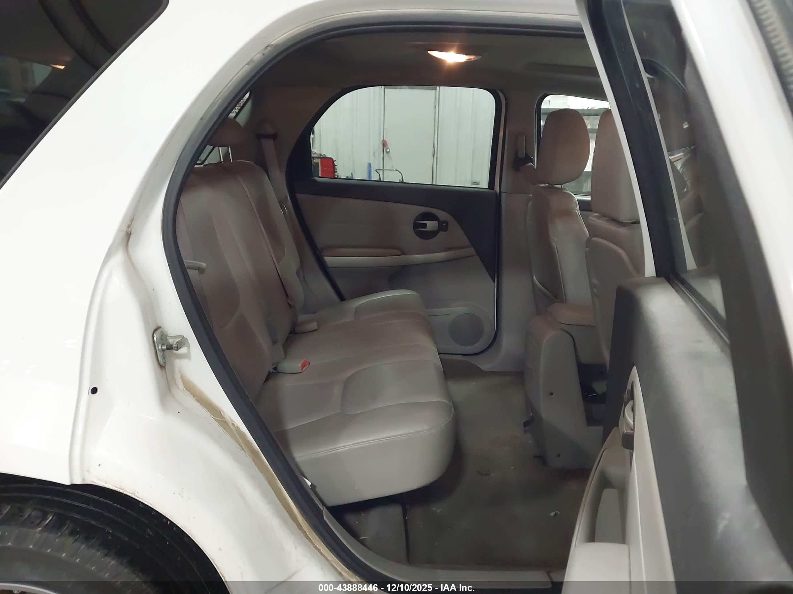 CHEVROLET EQUINOX image 8