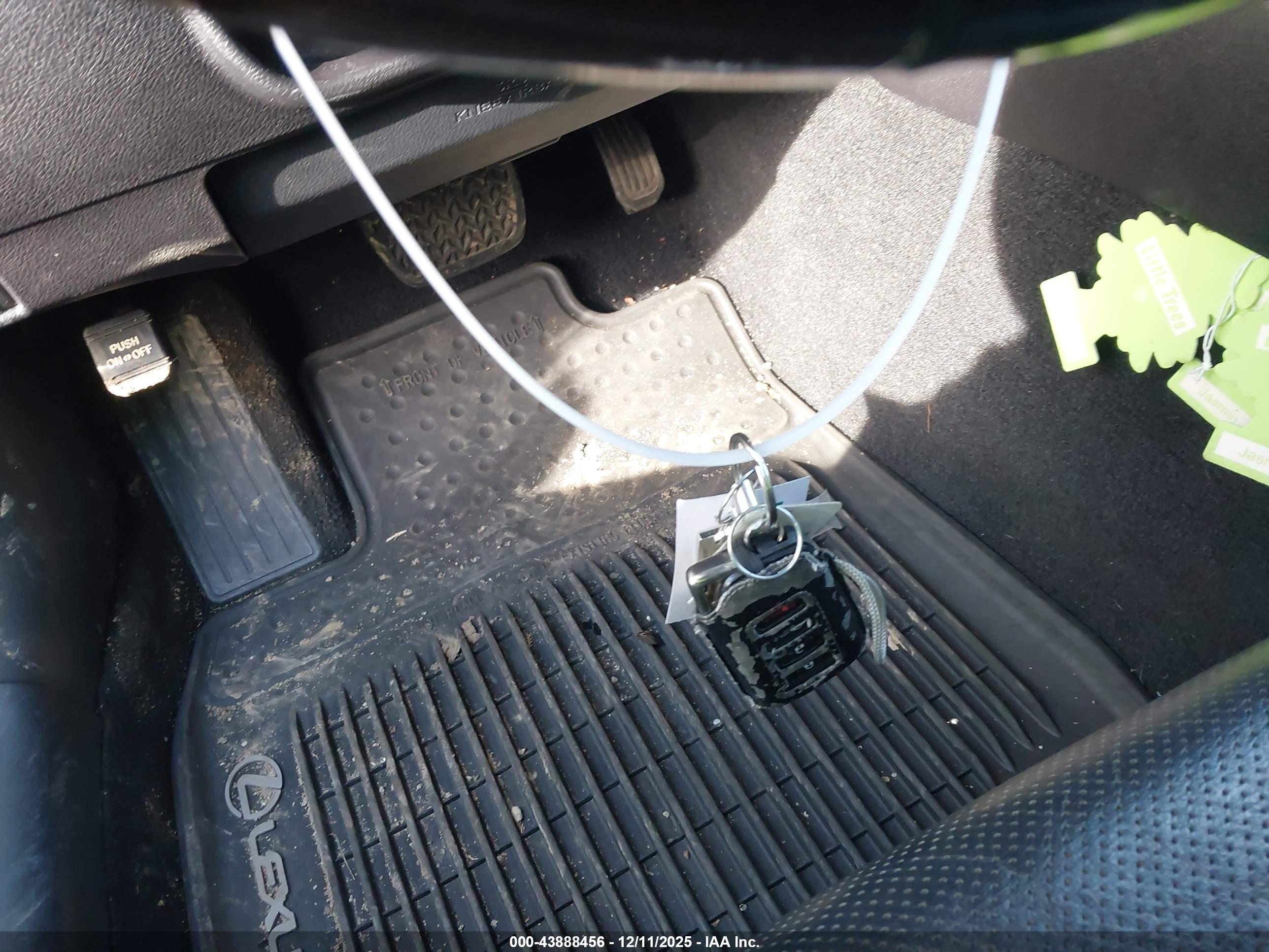 LEXUS ES image 11