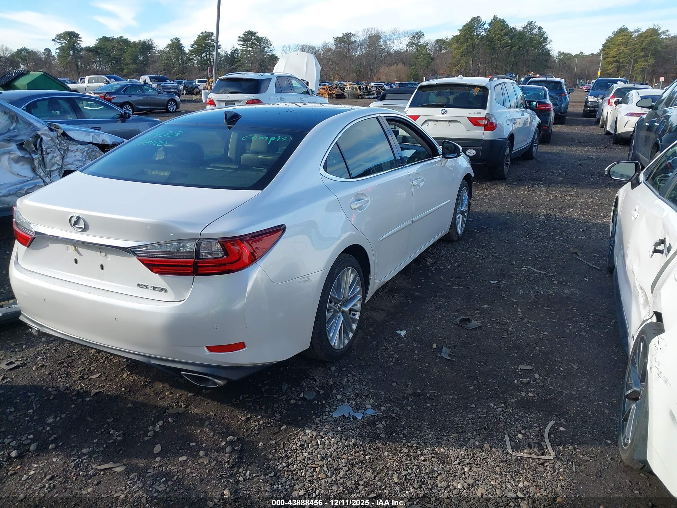 LEXUS ES image 4