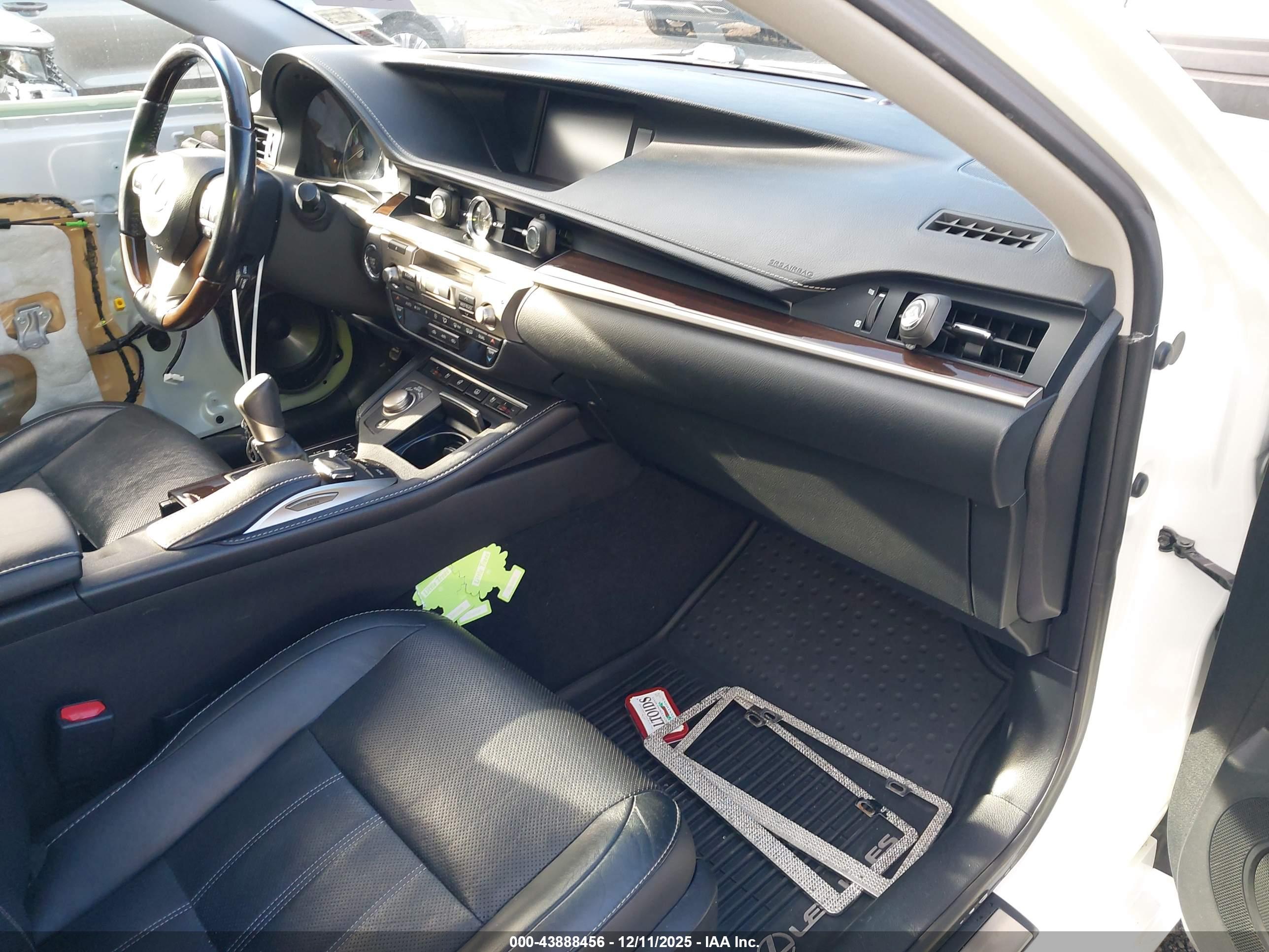 LEXUS ES image 5