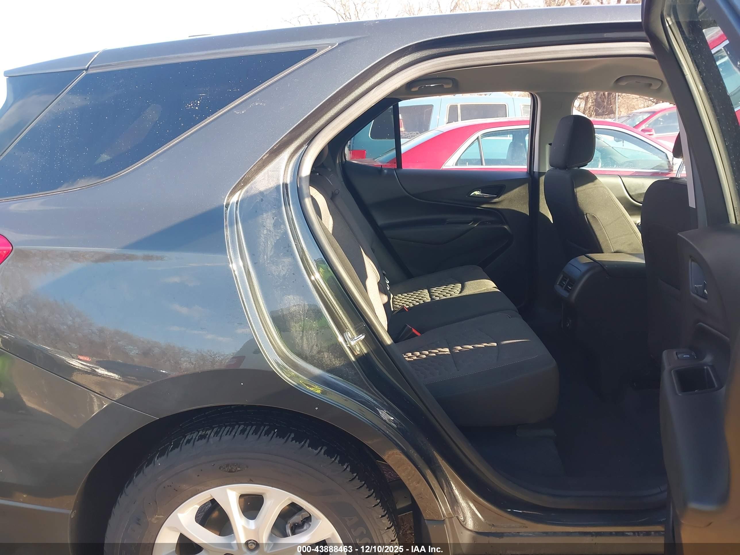 CHEVROLET EQUINOX image 8