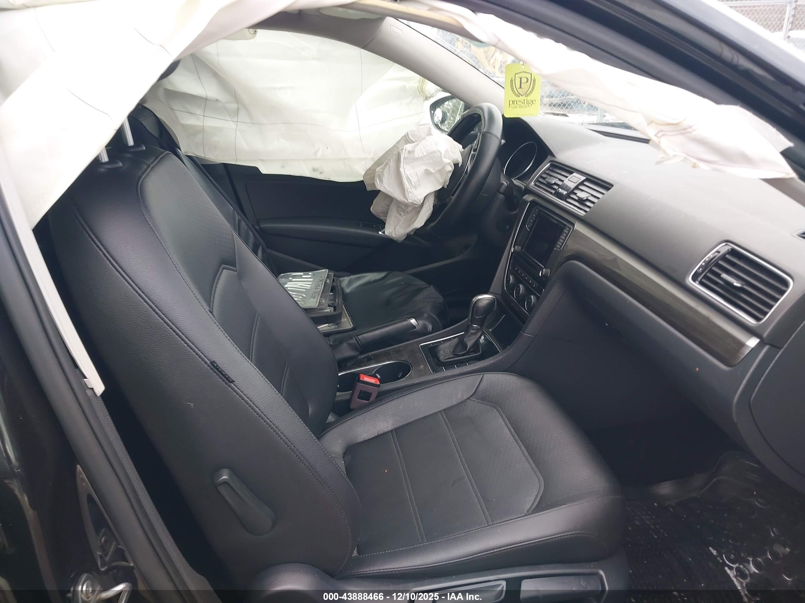 VOLKSWAGEN PASSAT image 5