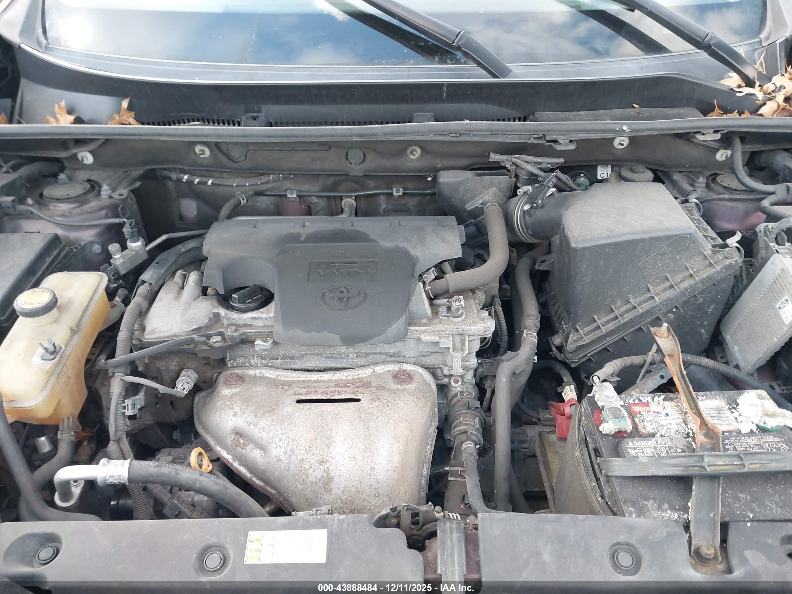TOYOTA RAV4 image 10