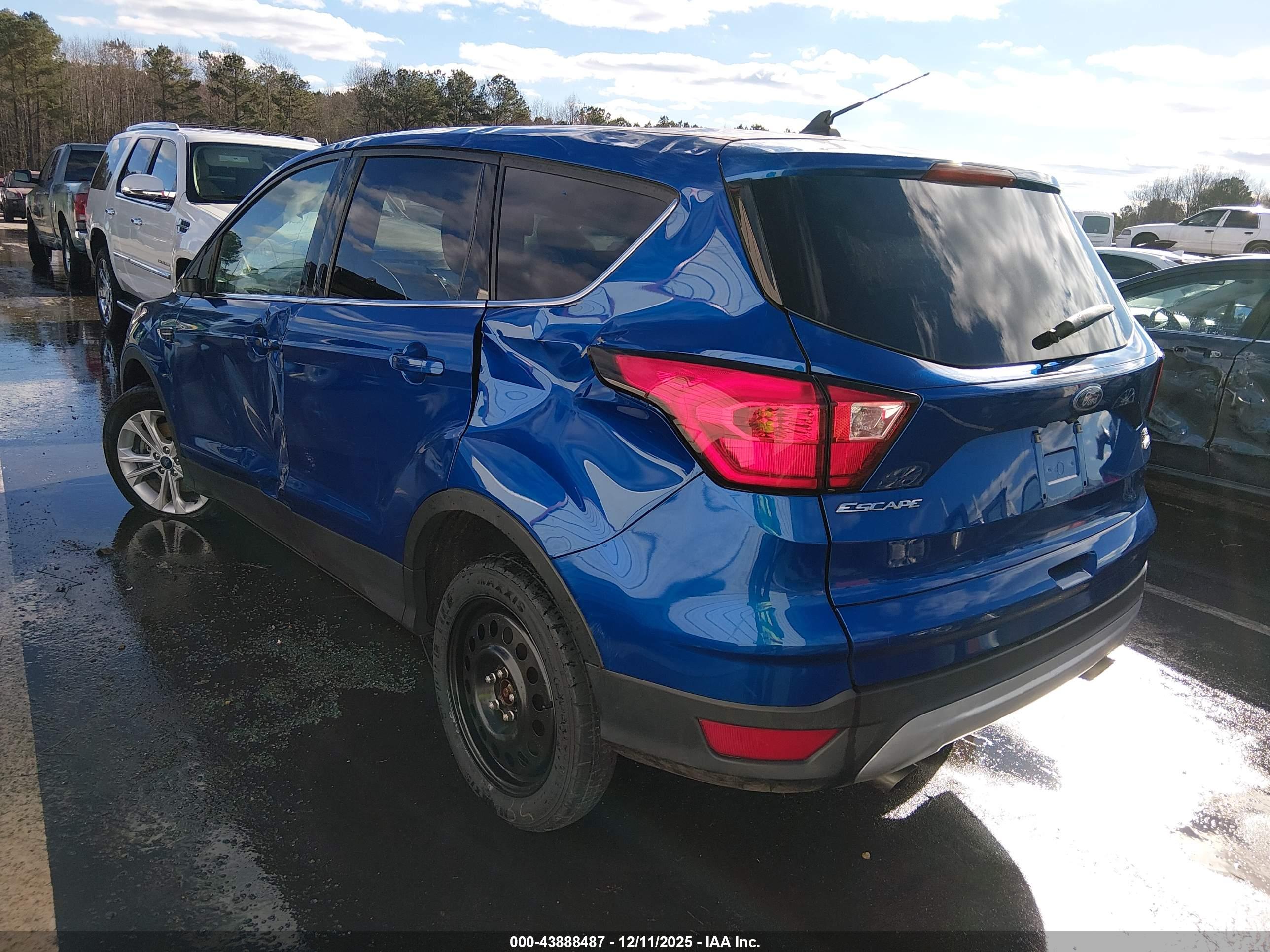FORD ESCAPE image 3