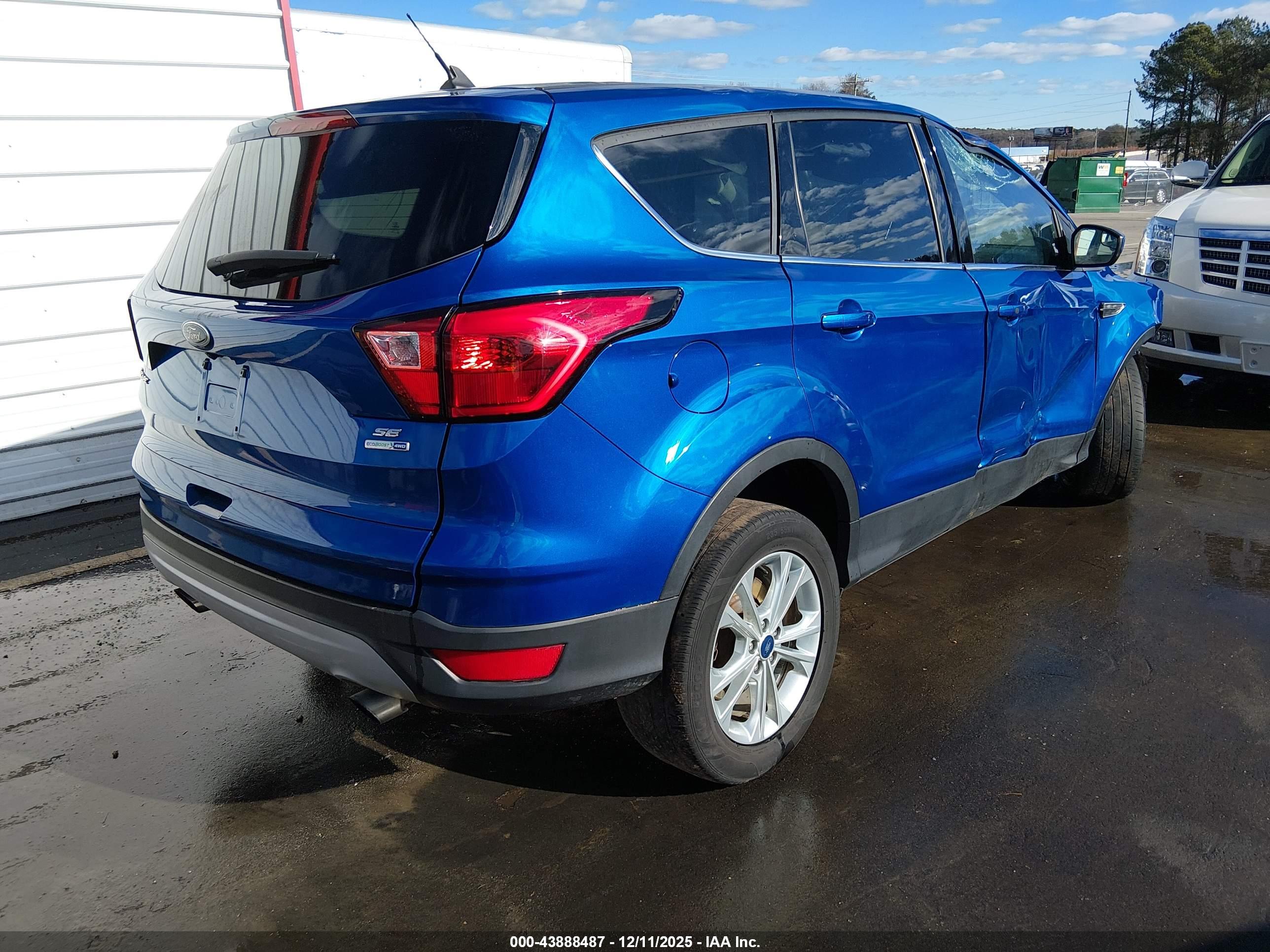 FORD ESCAPE image 4