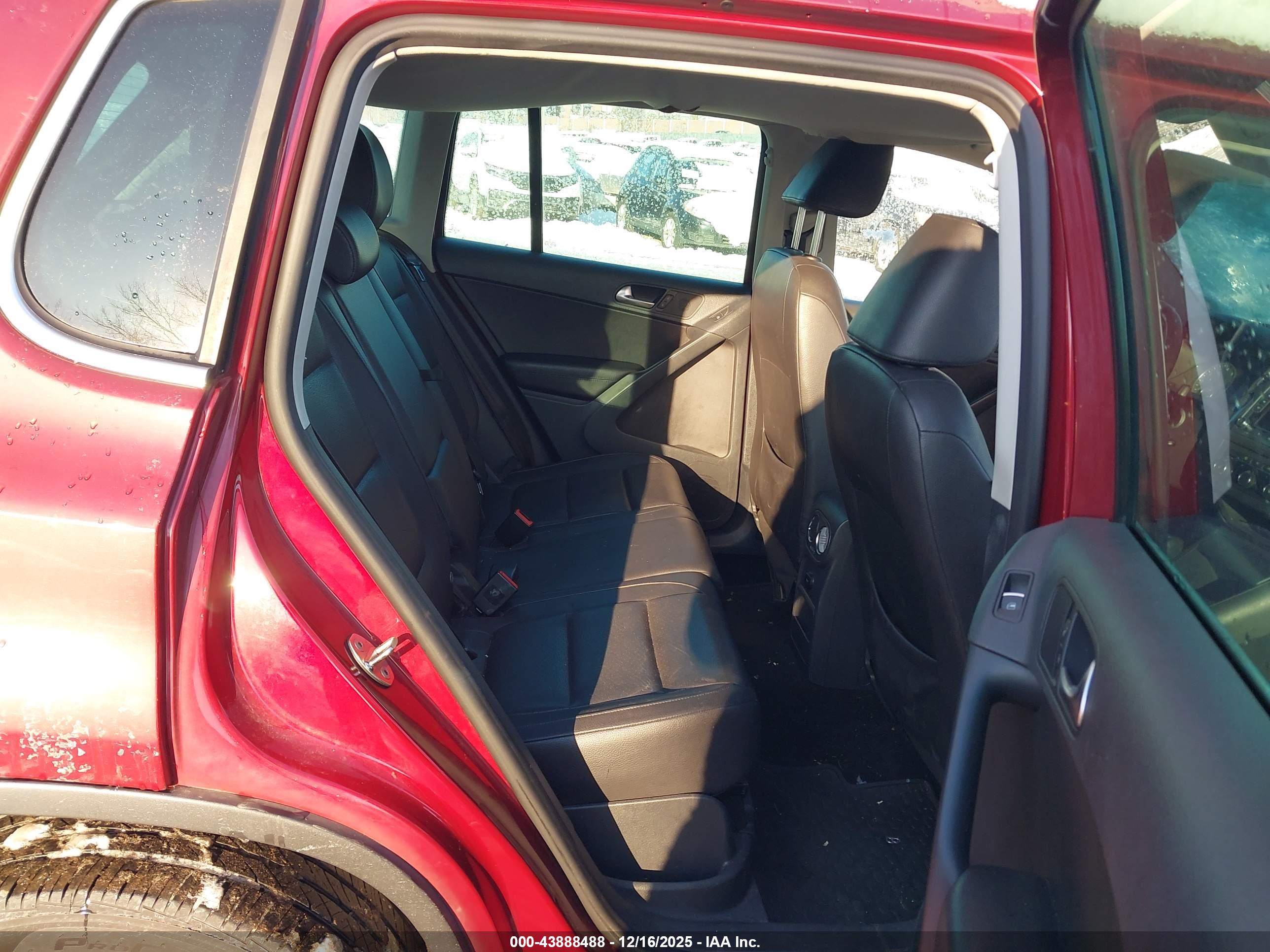 VOLKSWAGEN TIGUAN image 8