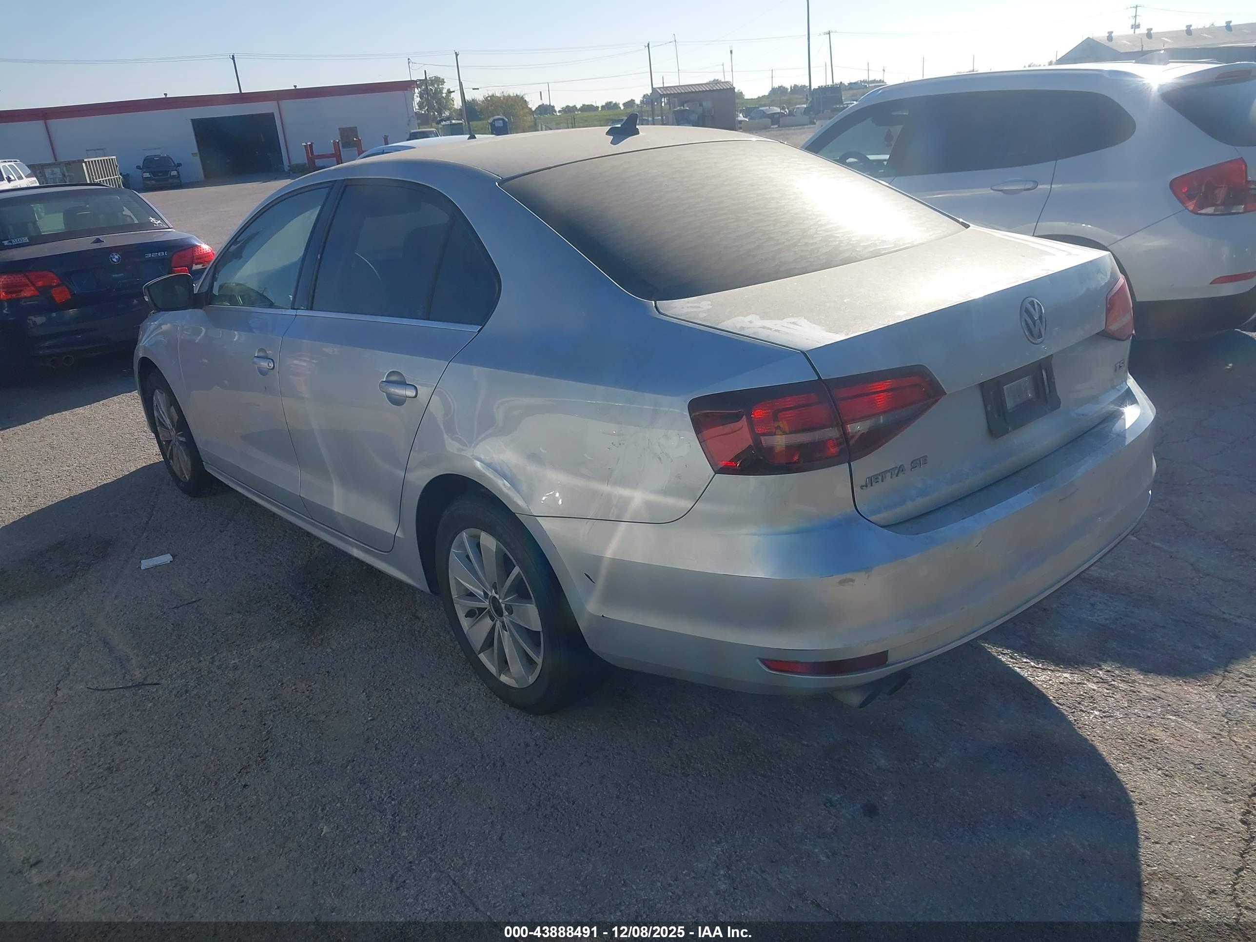 VOLKSWAGEN JETTA image 3