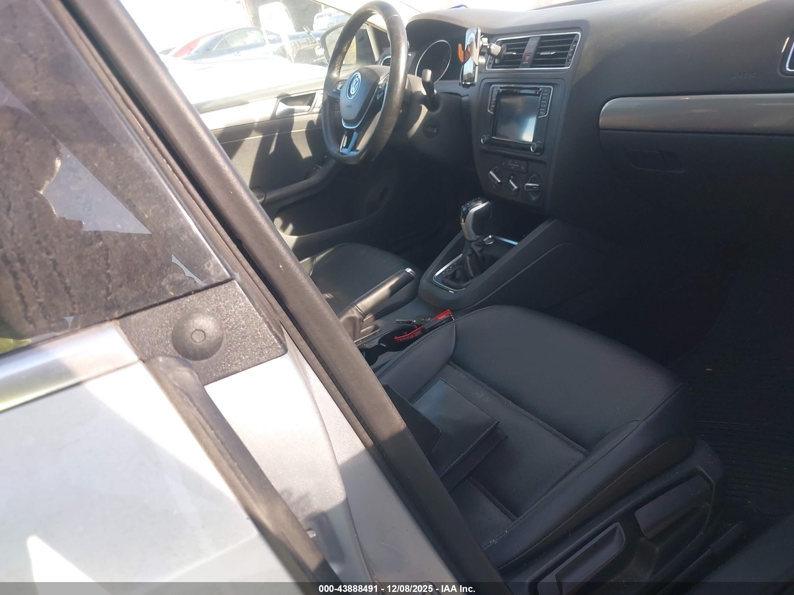 VOLKSWAGEN JETTA image 5