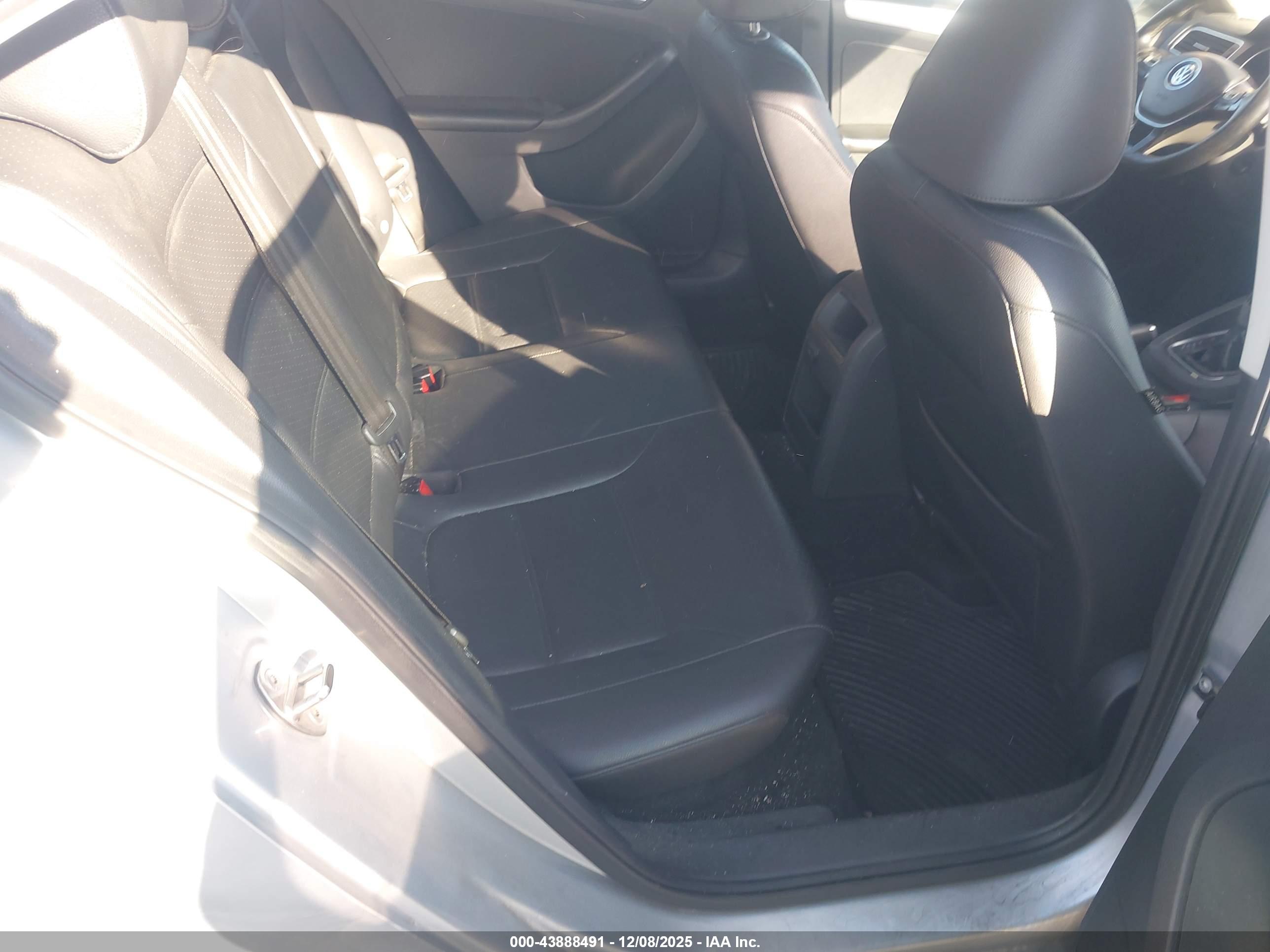 VOLKSWAGEN JETTA image 8