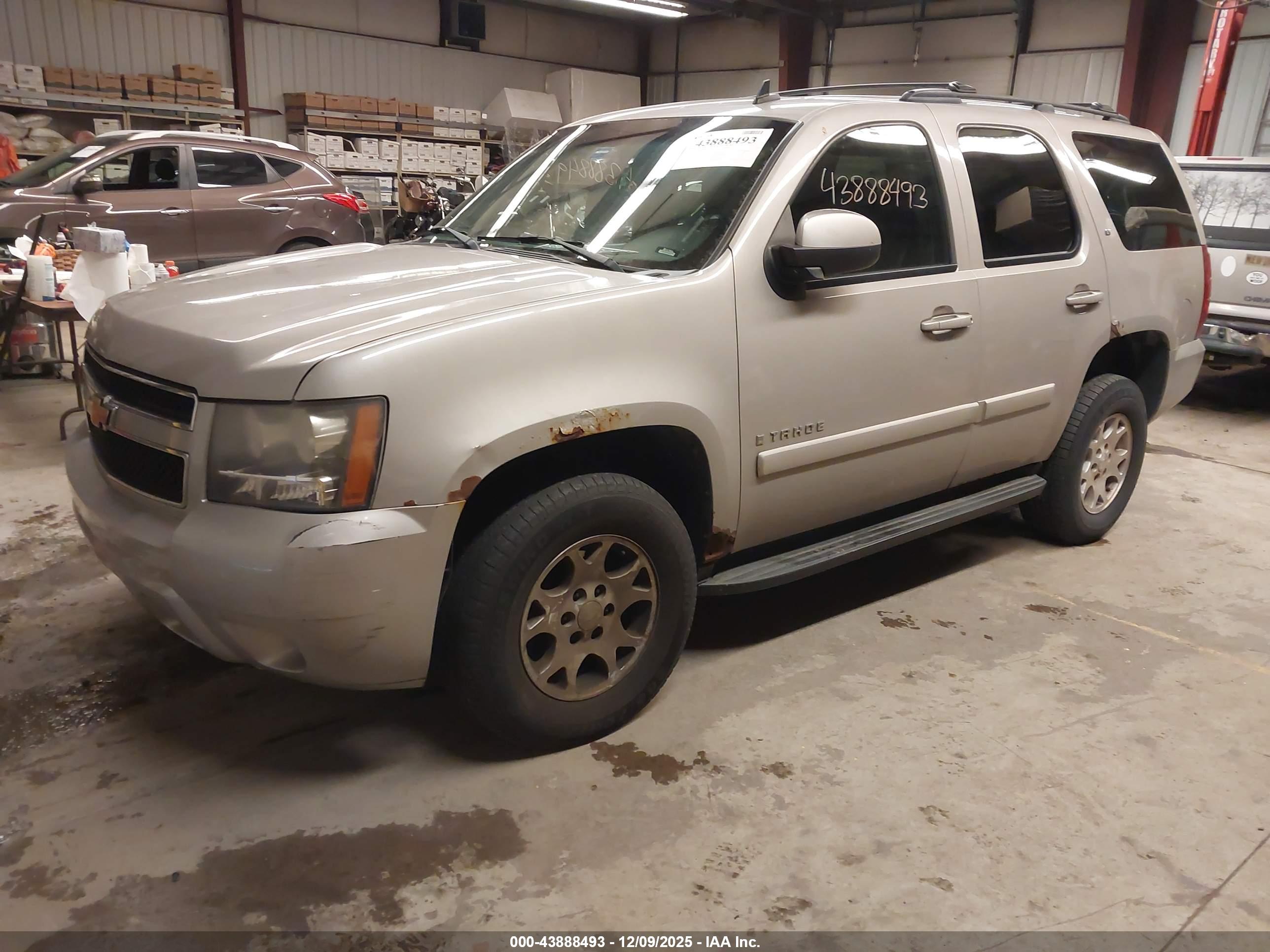 CHEVROLET TAHOE image 2