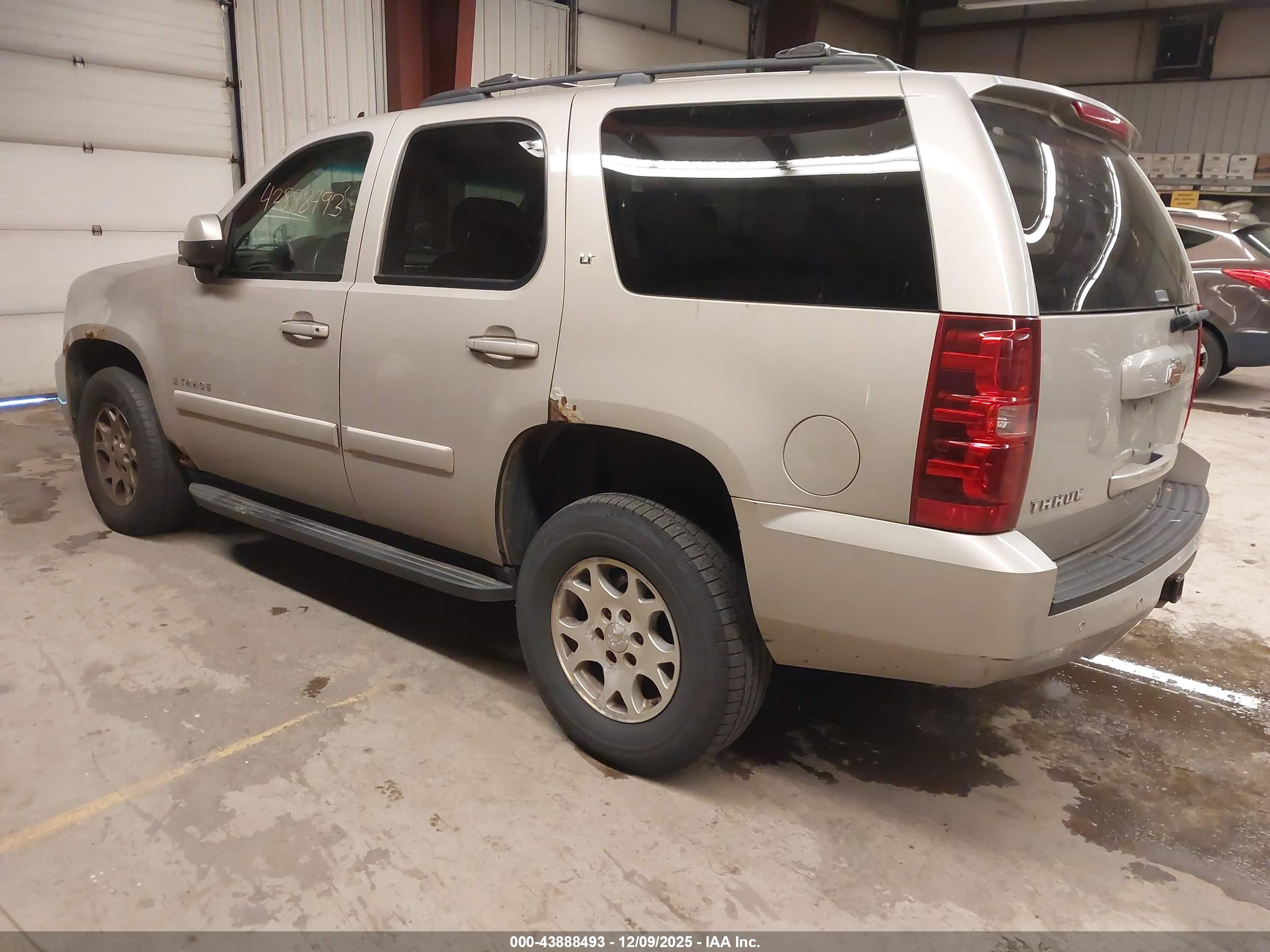 CHEVROLET TAHOE image 3