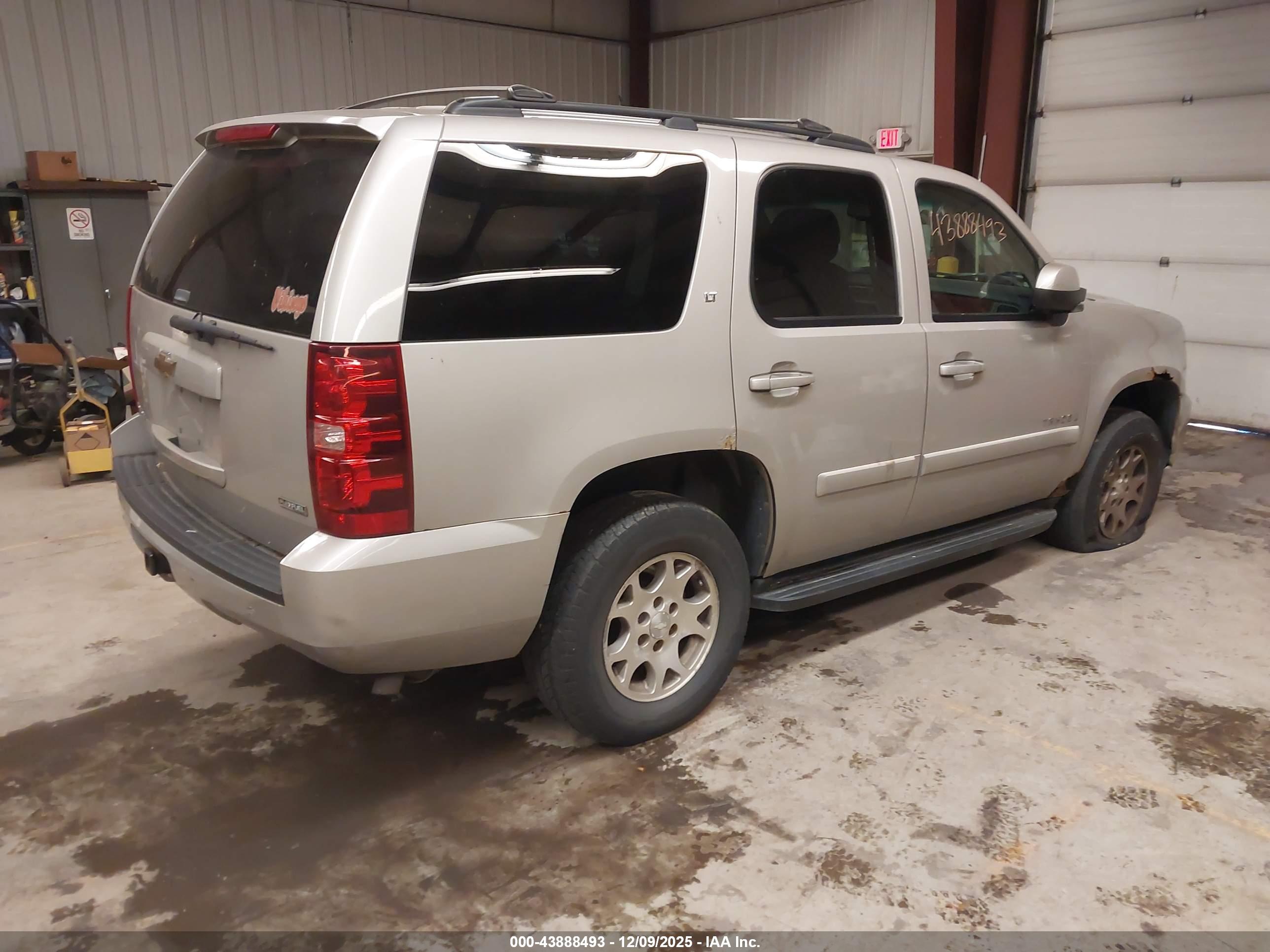 CHEVROLET TAHOE image 4