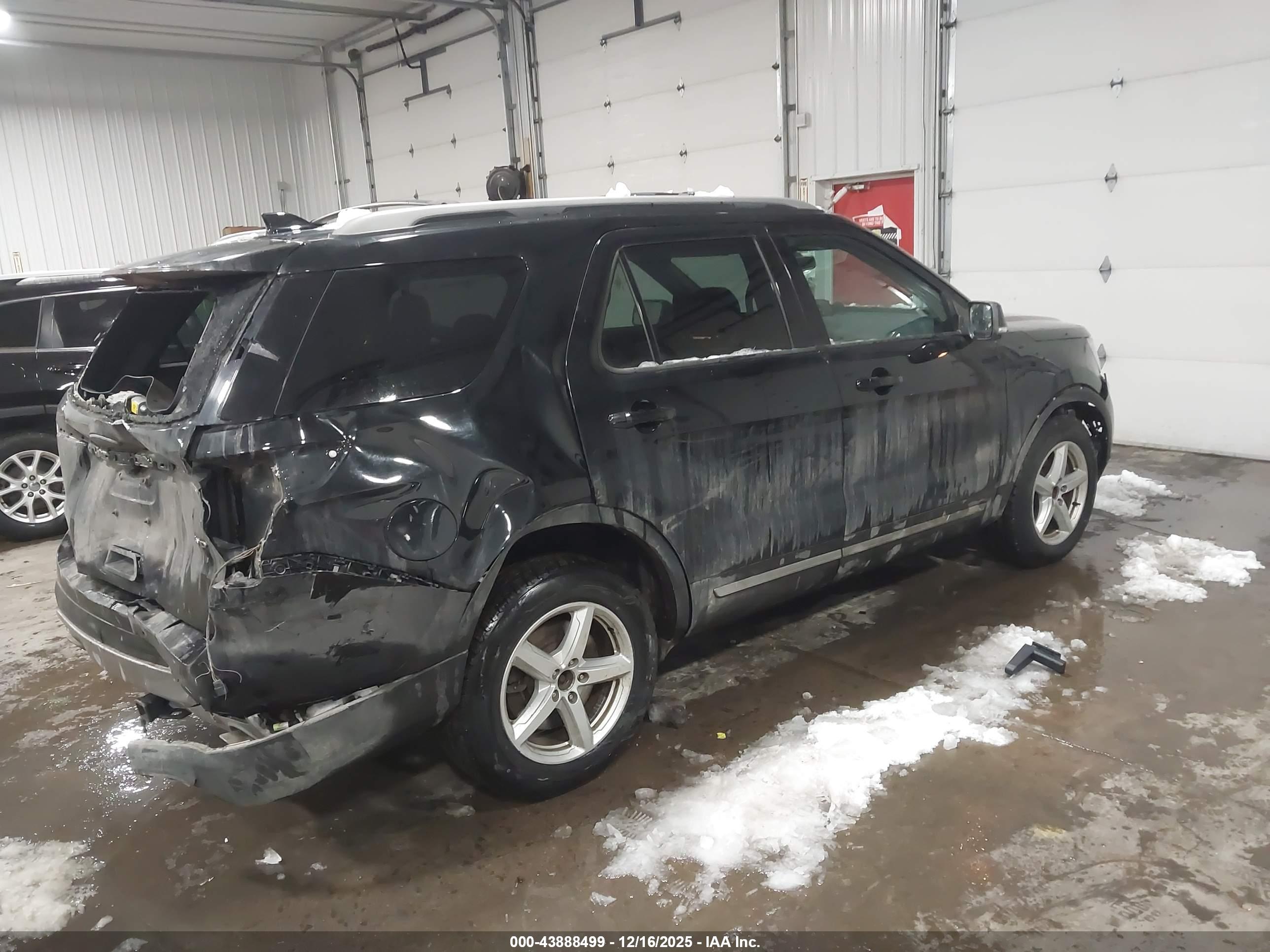 FORD EXPLORER image 4