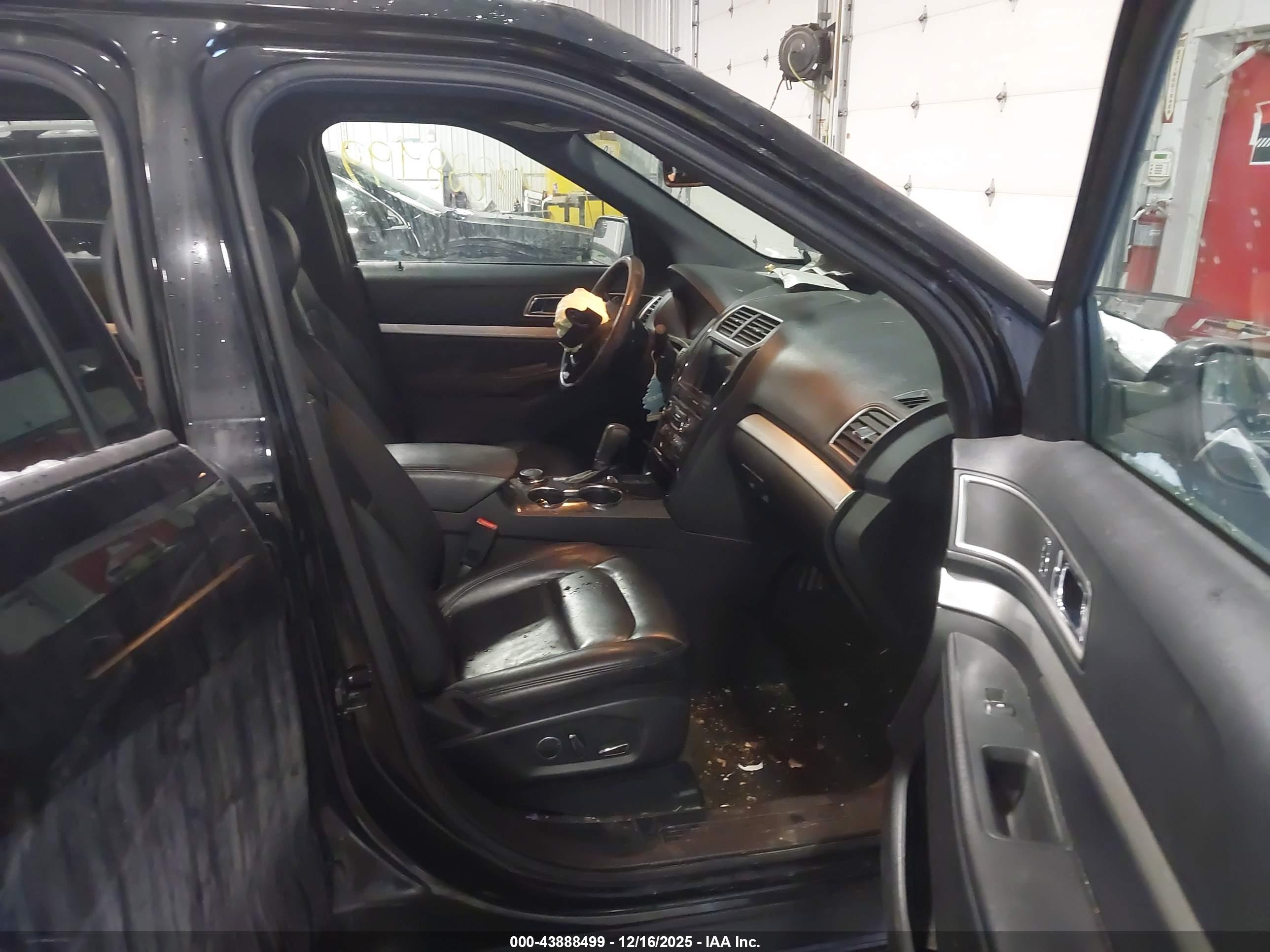FORD EXPLORER image 5