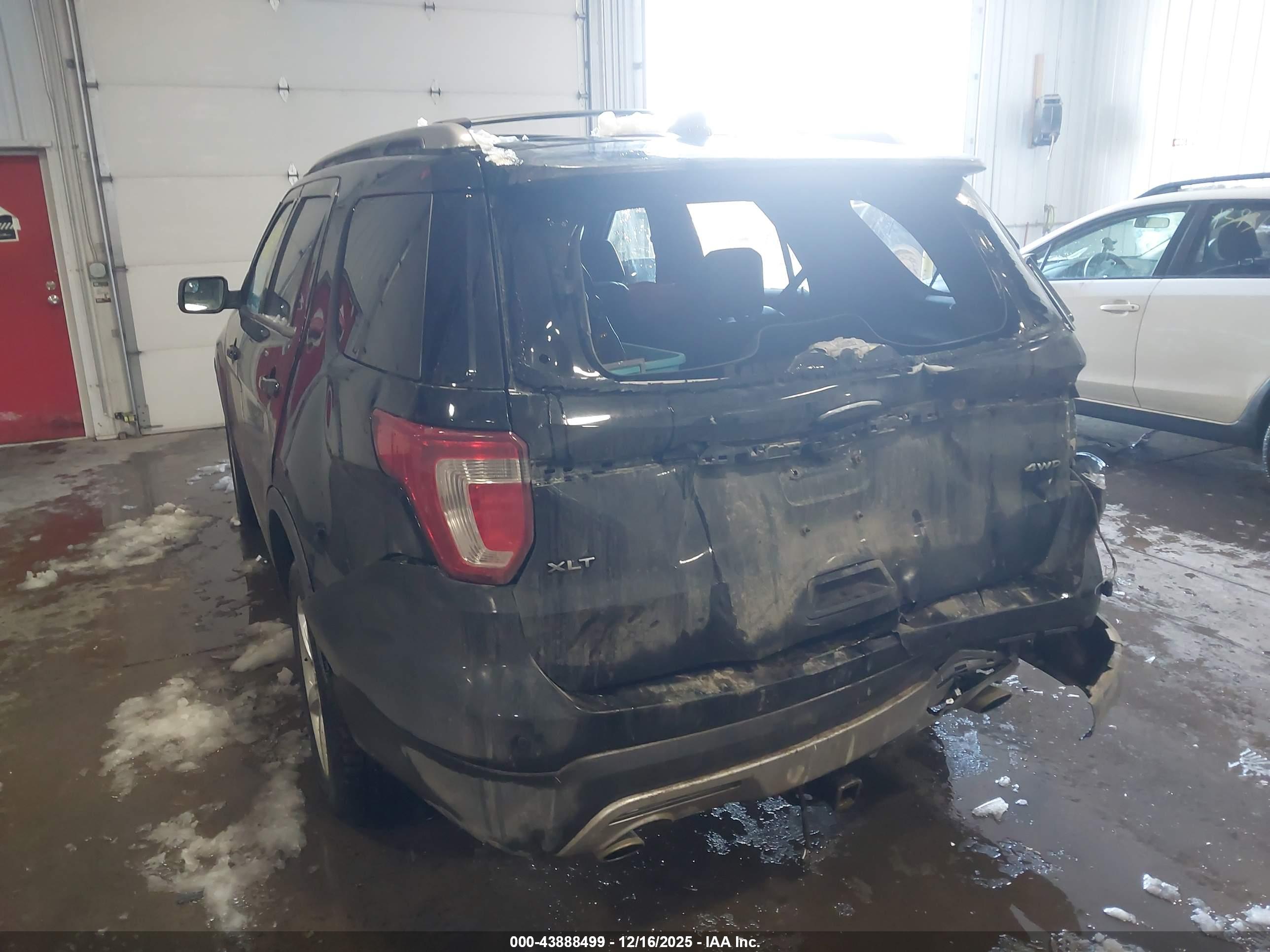 FORD EXPLORER image 6
