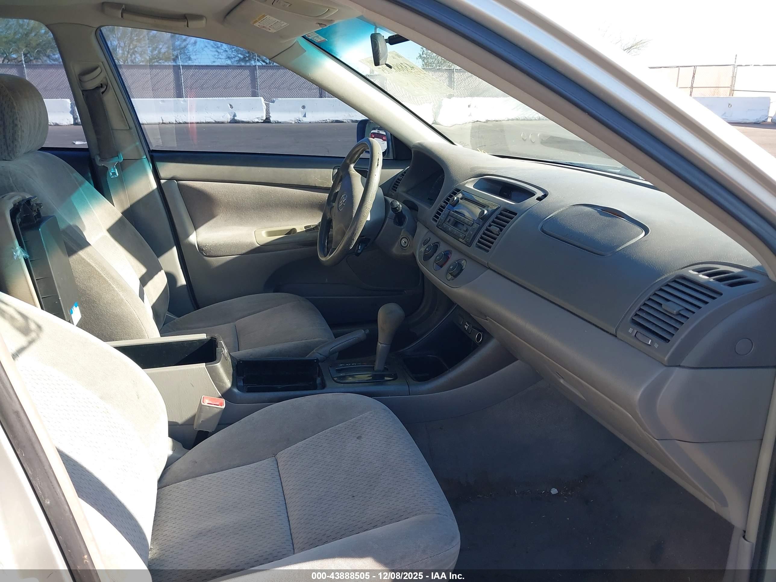 TOYOTA CAMRY image 5