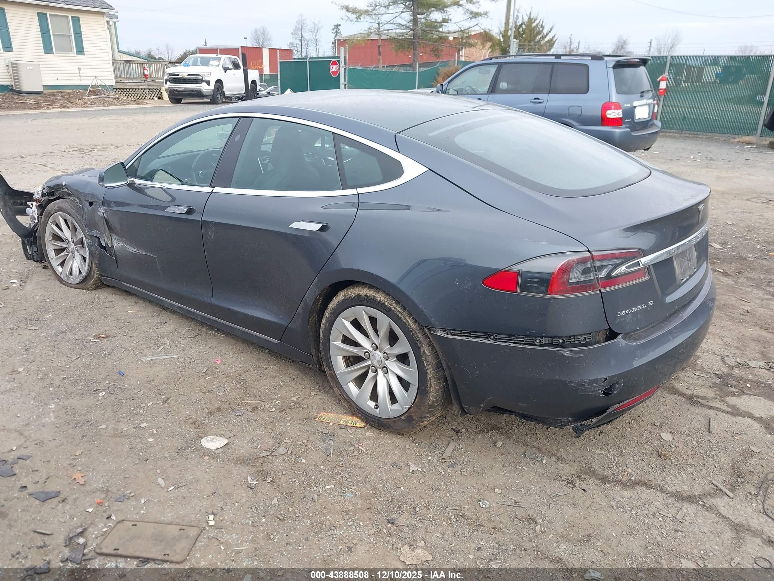 TESLA MODEL image 3