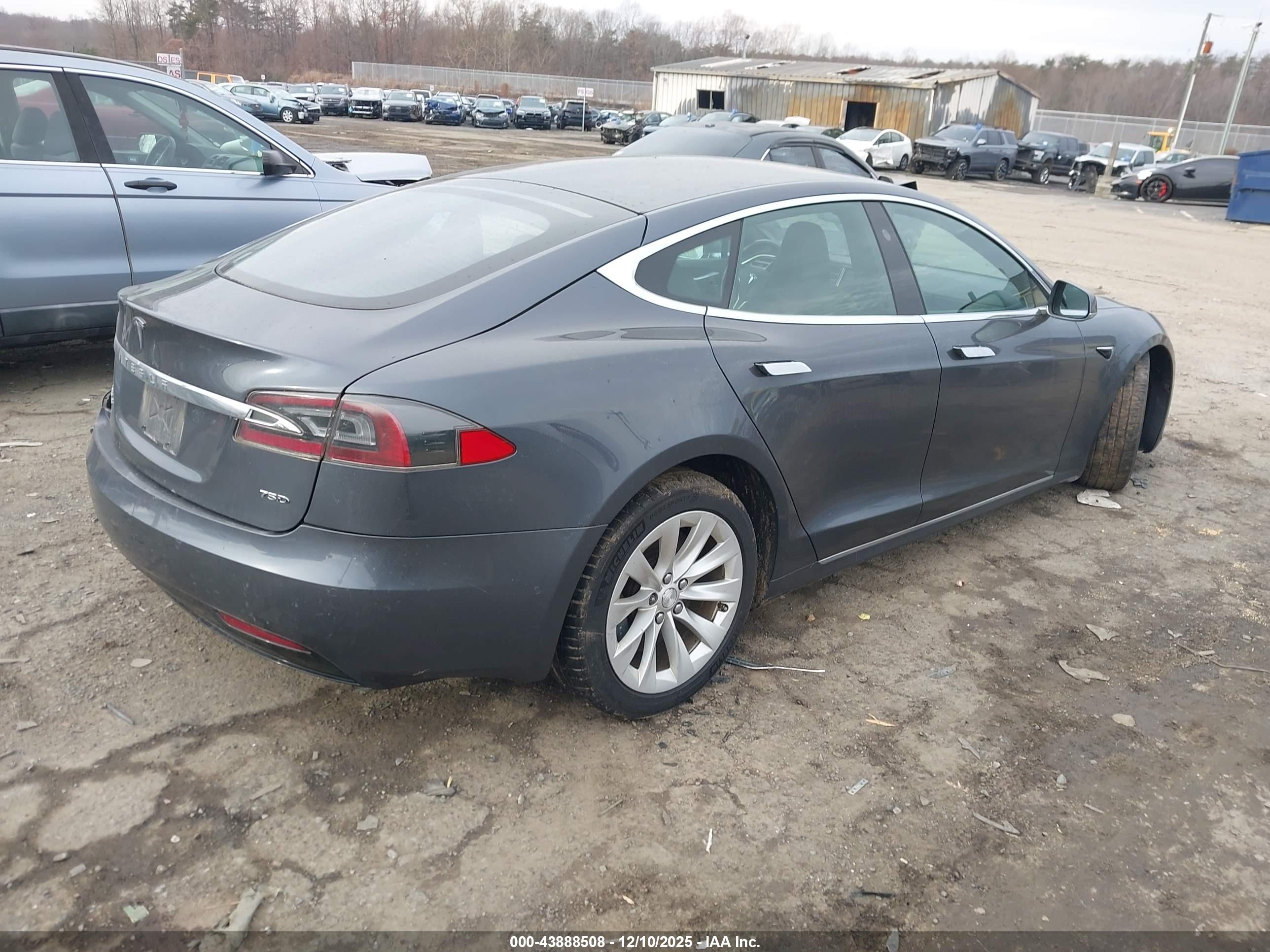 TESLA MODEL image 4